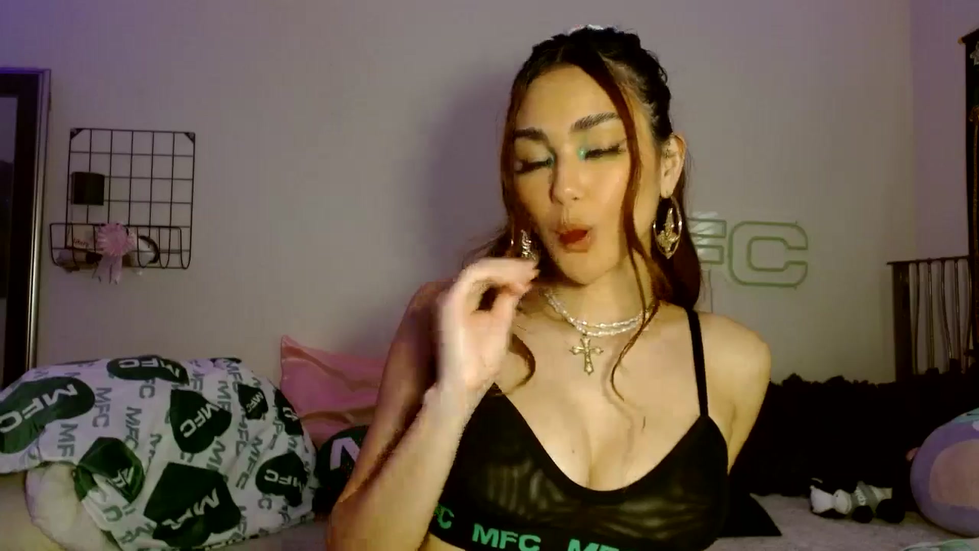 Gallery image thumbnail from scarmoonxxx's myfreecams stream on, 10/02/2024, 06:47 image 18 of 20