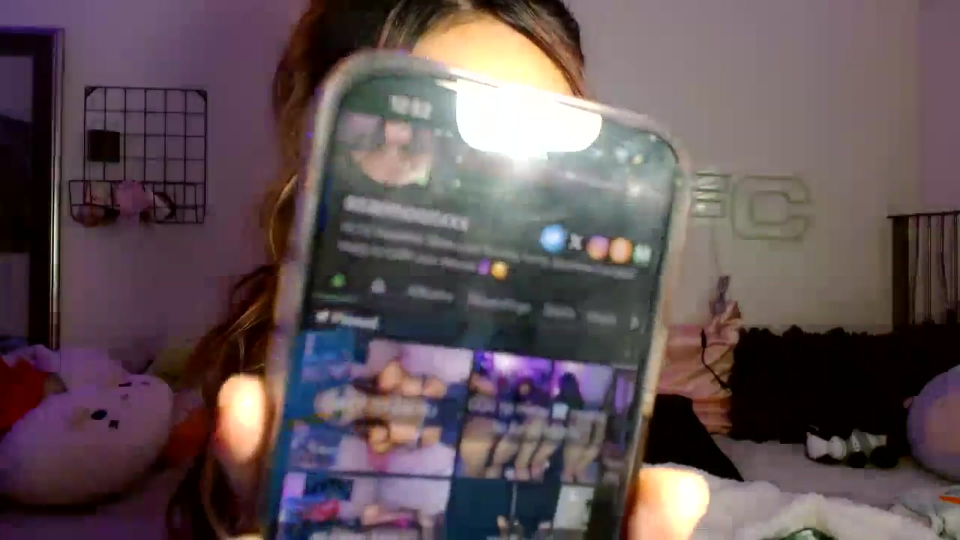 Gallery image thumbnail from scarmoonxxx's myfreecams stream on, 10/02/2024, 06:47 image 2 of 20