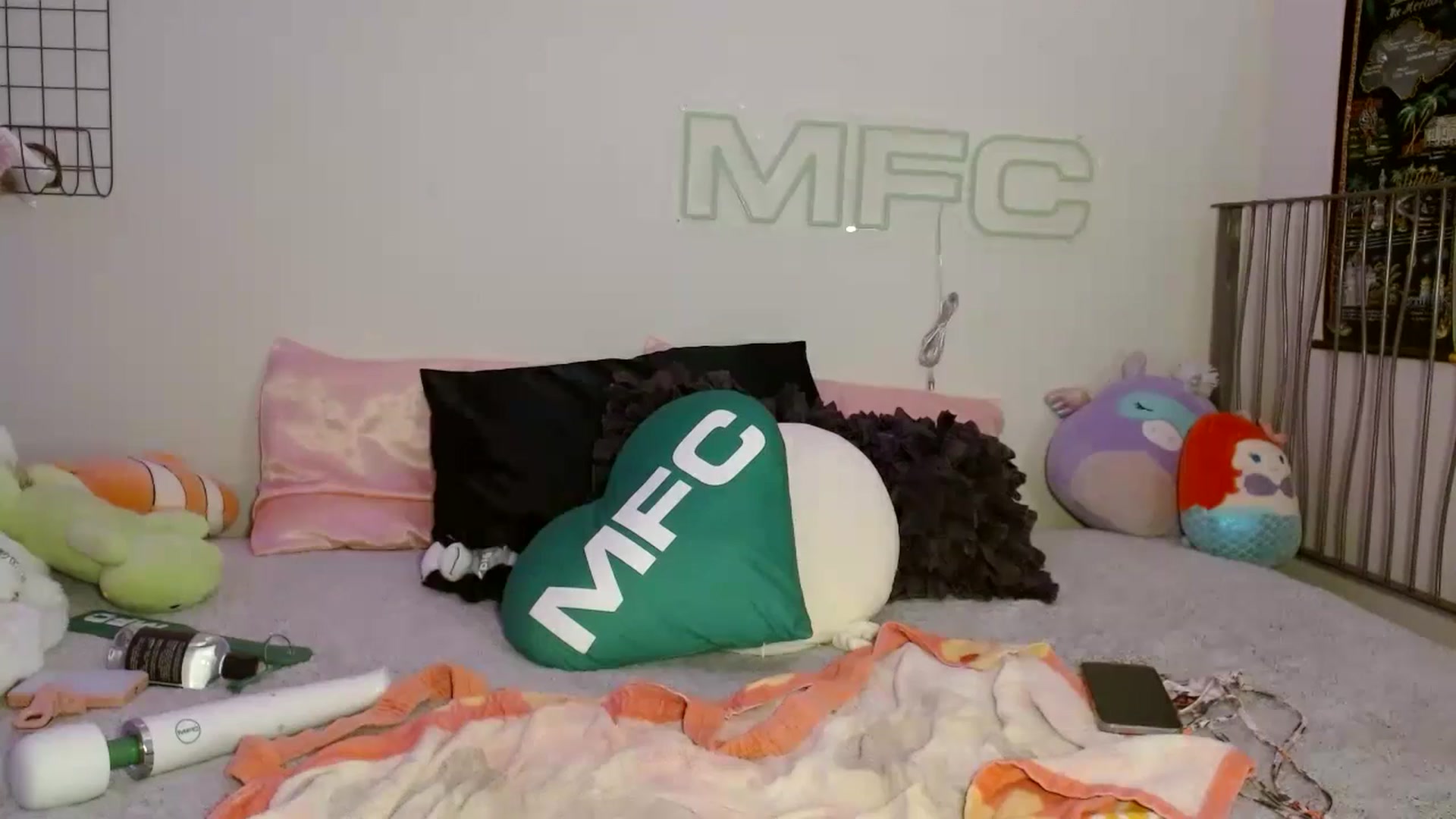 Gallery image thumbnail from scarmoonxxx's myfreecams stream on, 11/08/2024, 10:33 image 18 of 20
