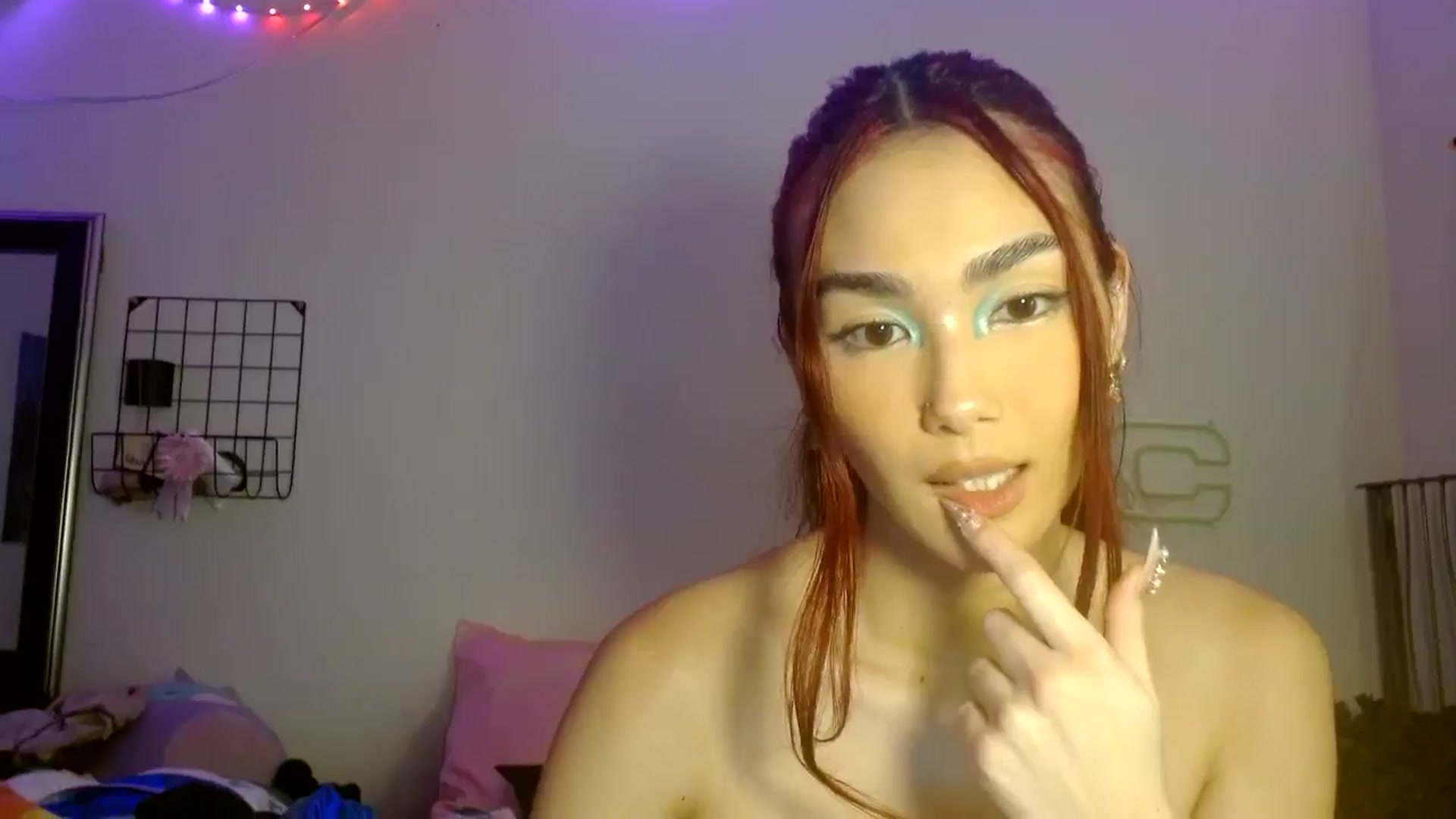 Gallery image thumbnail from scarmoonxxx's myfreecams stream on, 11/26/2024, 10:31 image 20 of 20