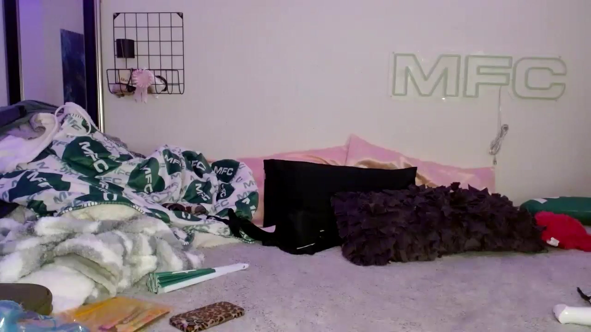 Gallery image thumbnail from scarmoonxxx's myfreecams stream on, 01/13/2025, 13:20 image 19 of 20