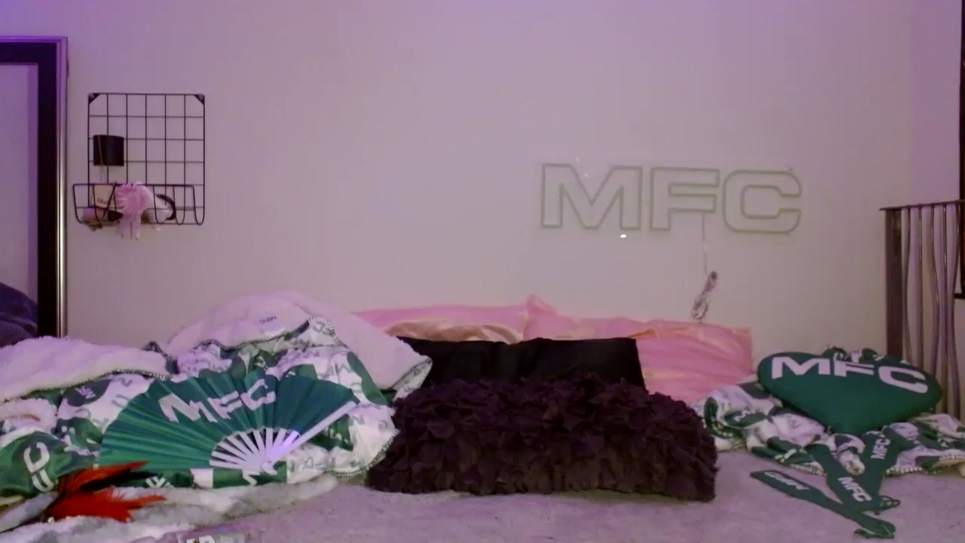 Gallery image thumbnail from scarmoonxxx's myfreecams stream on, 03/09/2025, 24:44 image 11 of 20