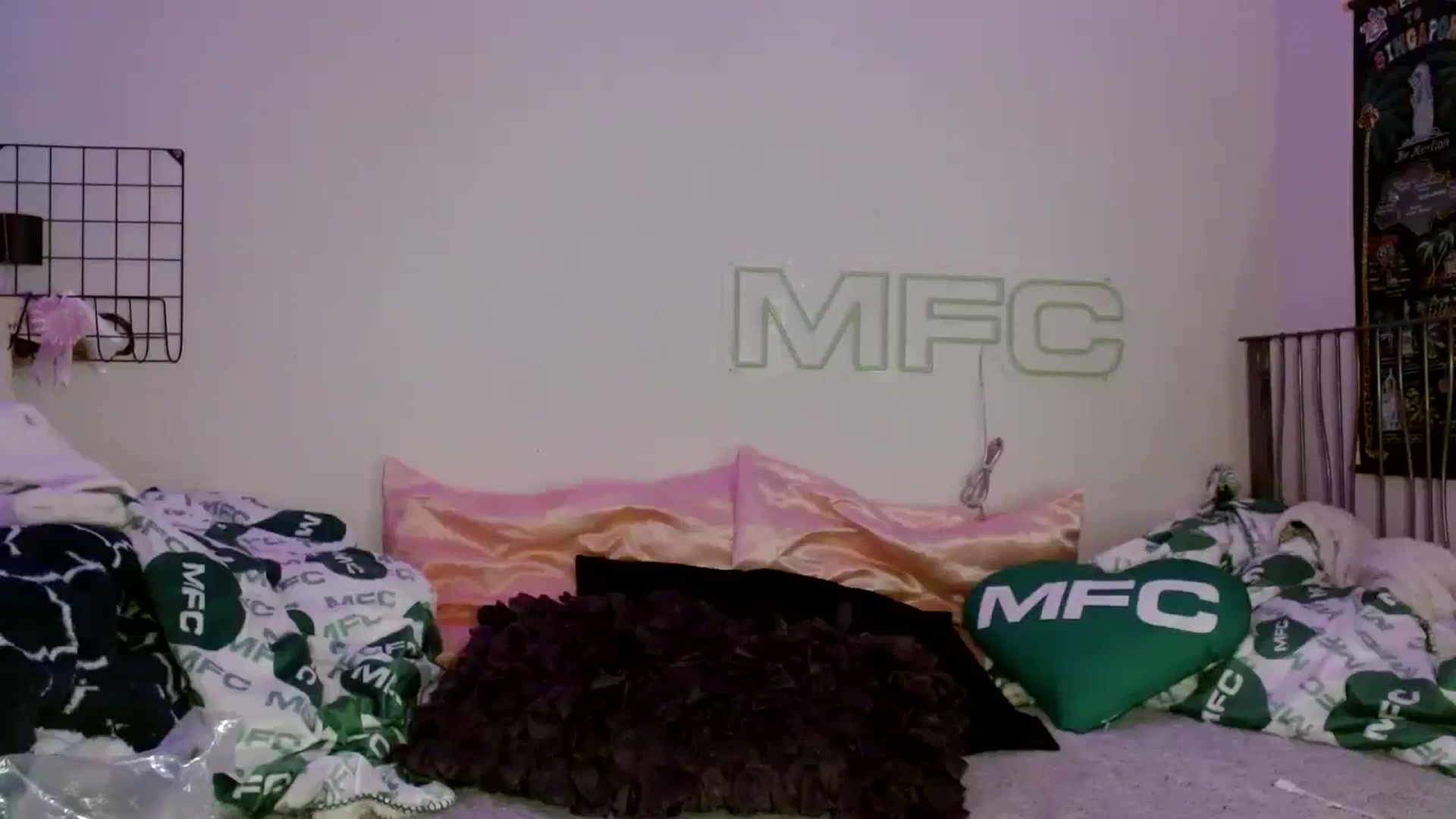 Gallery image thumbnail from scarmoonxxx's myfreecams stream on, 06/11/2025, 05:05 image 18 of 20