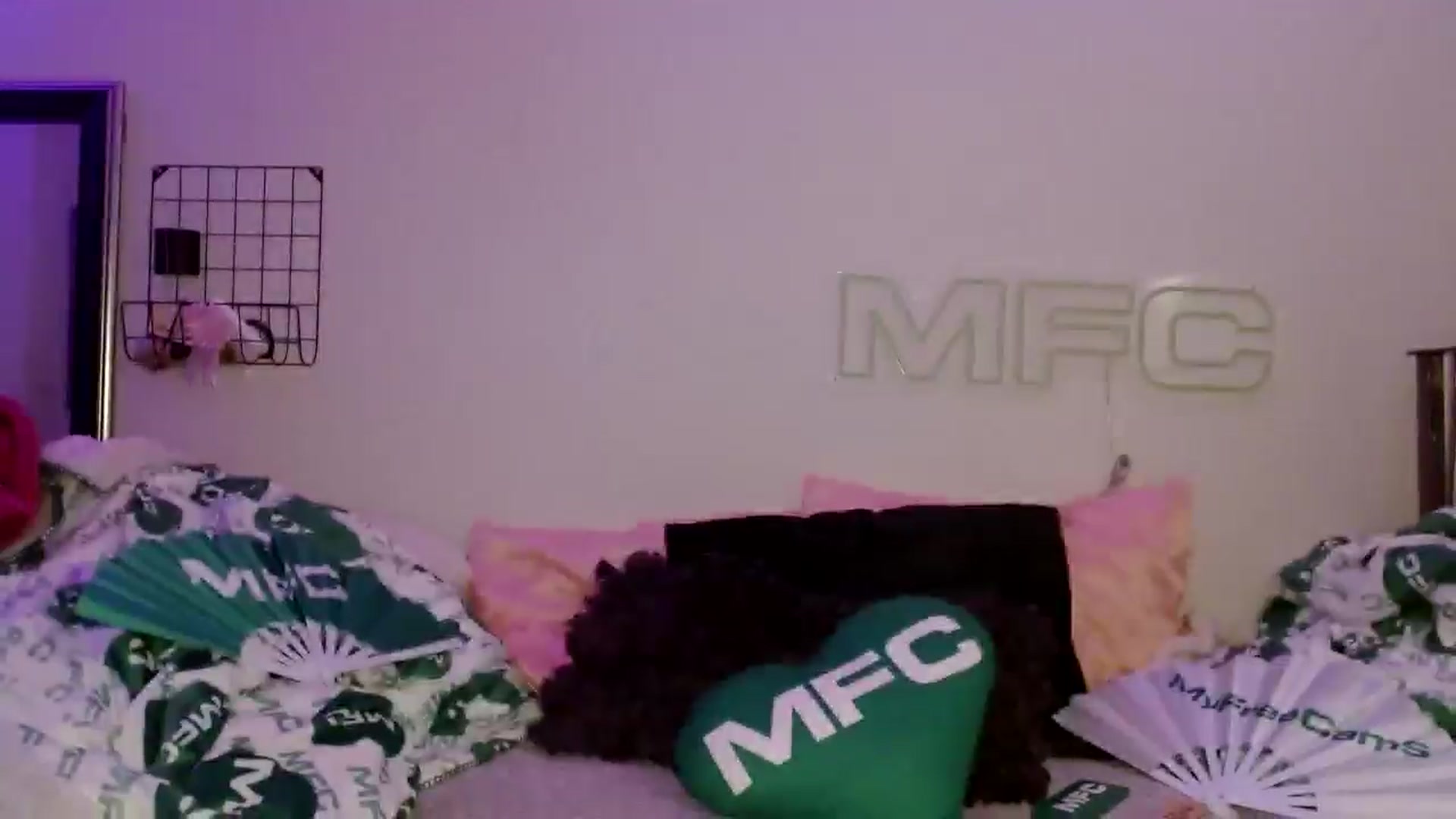 Gallery image thumbnail from scarmoonxxx's myfreecams stream on, 06/15/2025, 03:35 image 4 of 20