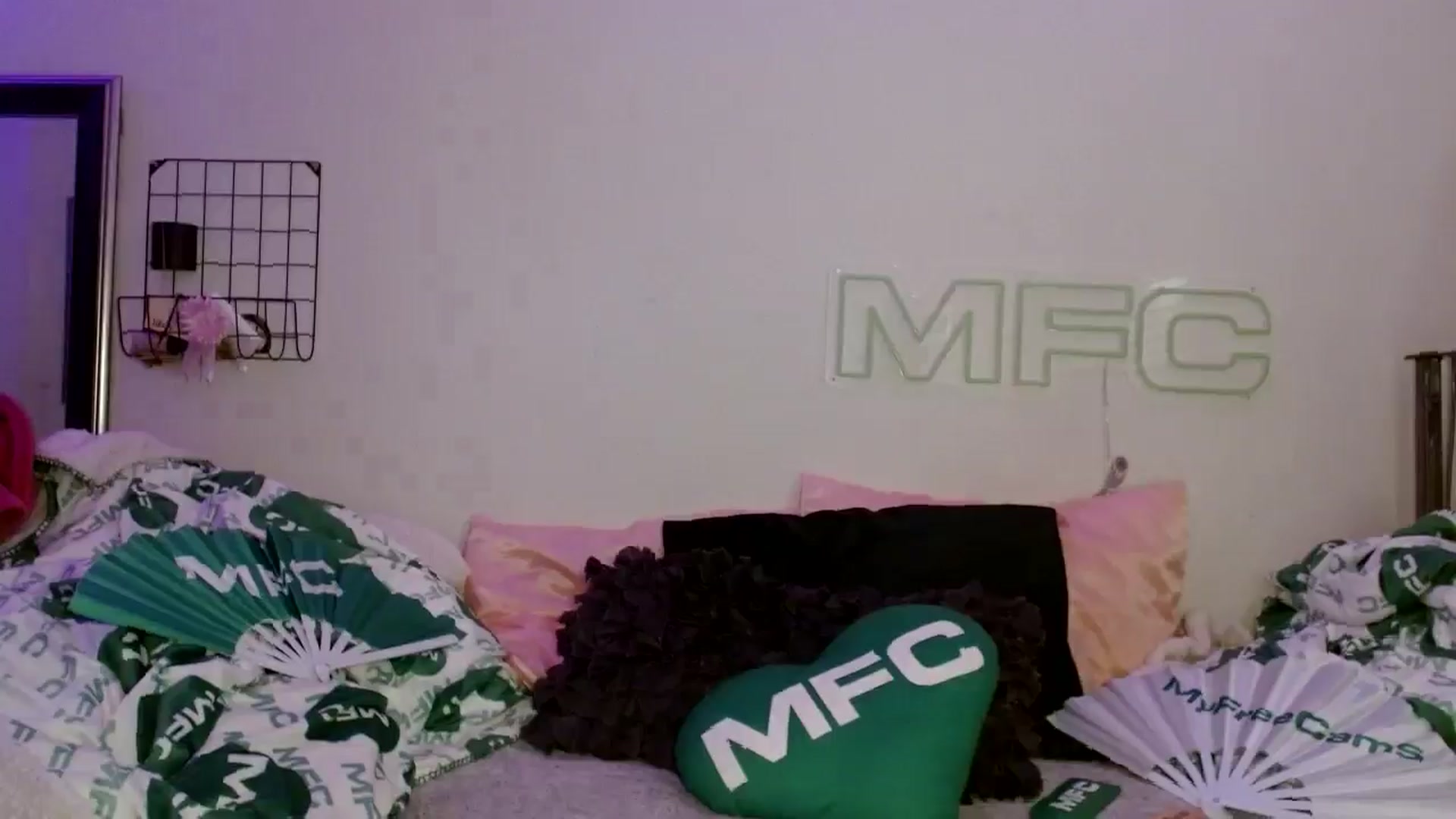 Gallery image thumbnail from scarmoonxxx's myfreecams stream on, 06/15/2025, 03:35 image 9 of 20