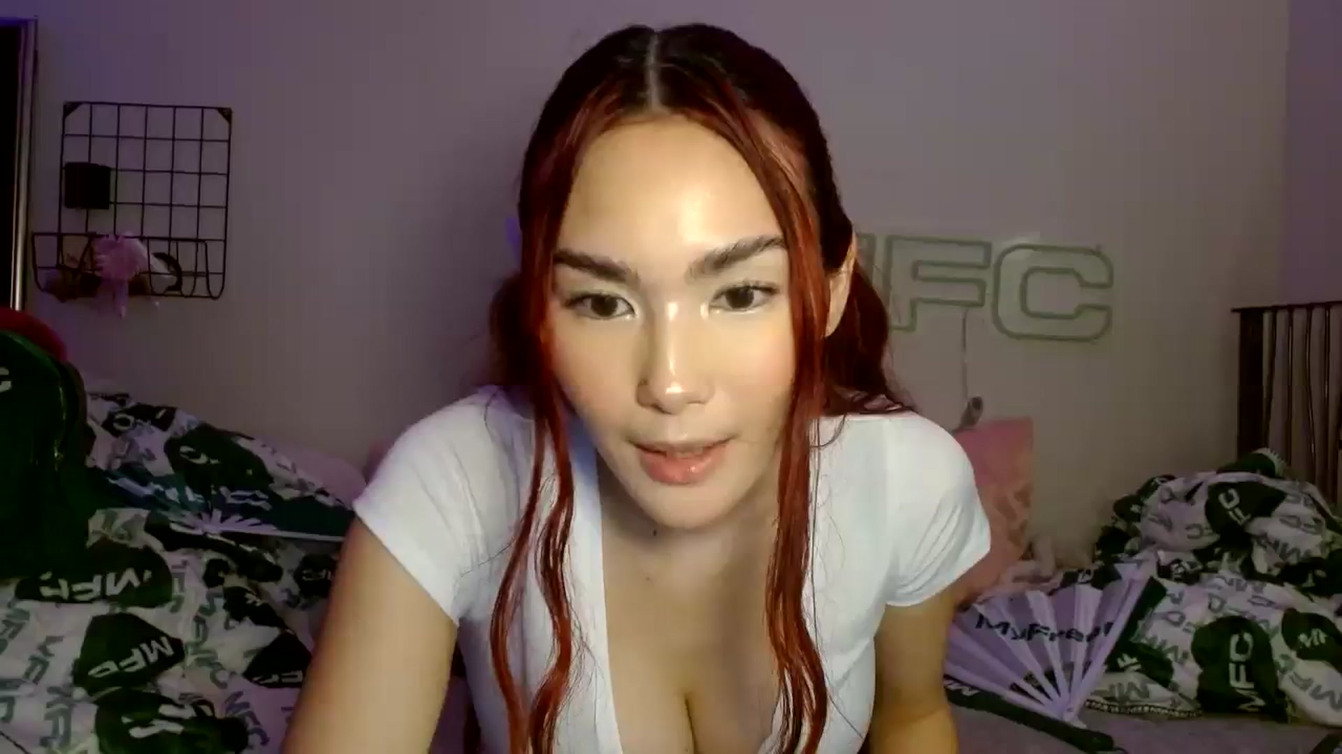 Gallery image thumbnail from scarmoonxxx's myfreecams stream on, 06/15/2025, 06:54 image 2 of 20