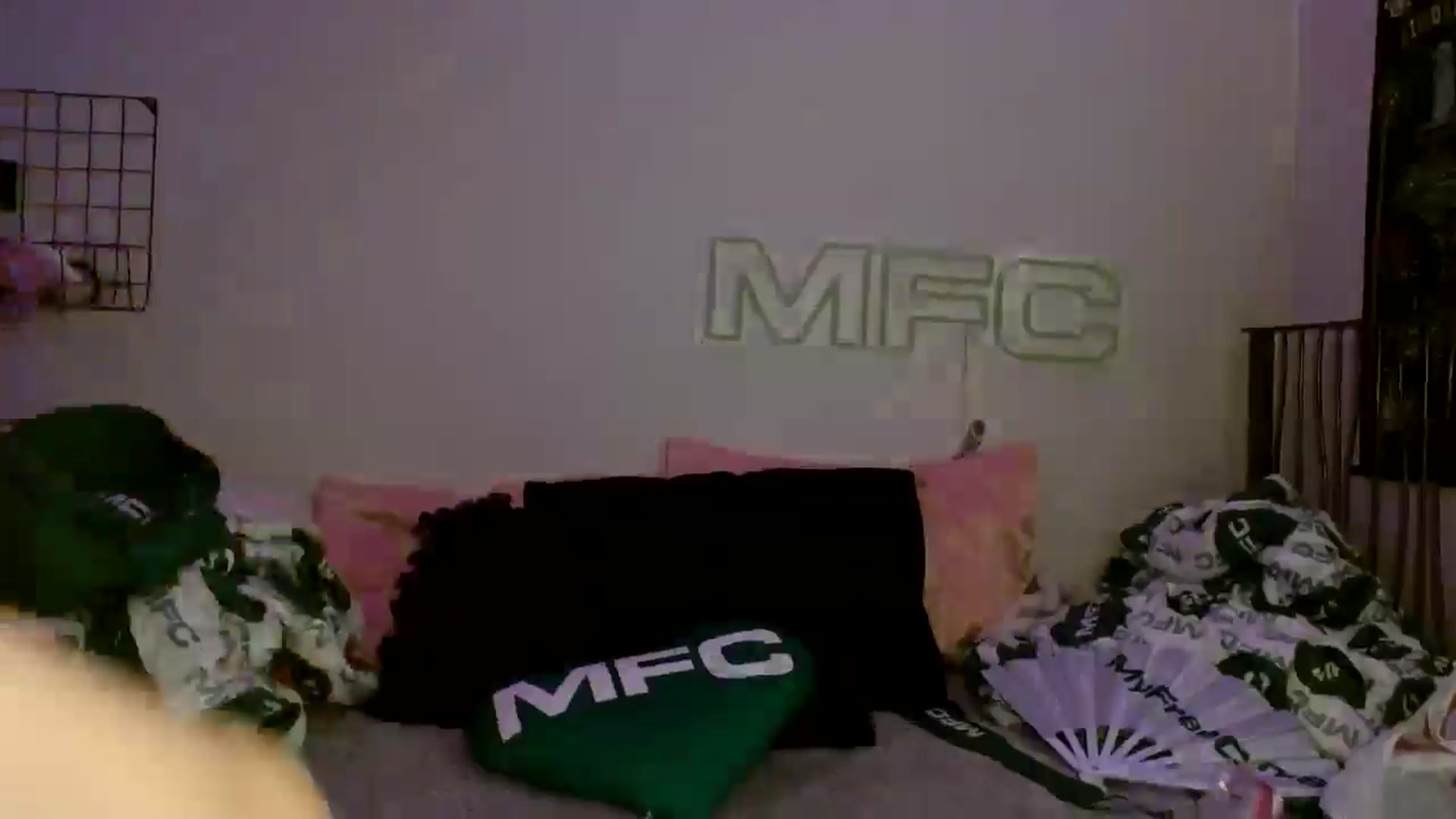 Gallery image thumbnail from scarmoonxxx's myfreecams stream on, 06/15/2025, 06:54 image 9 of 20