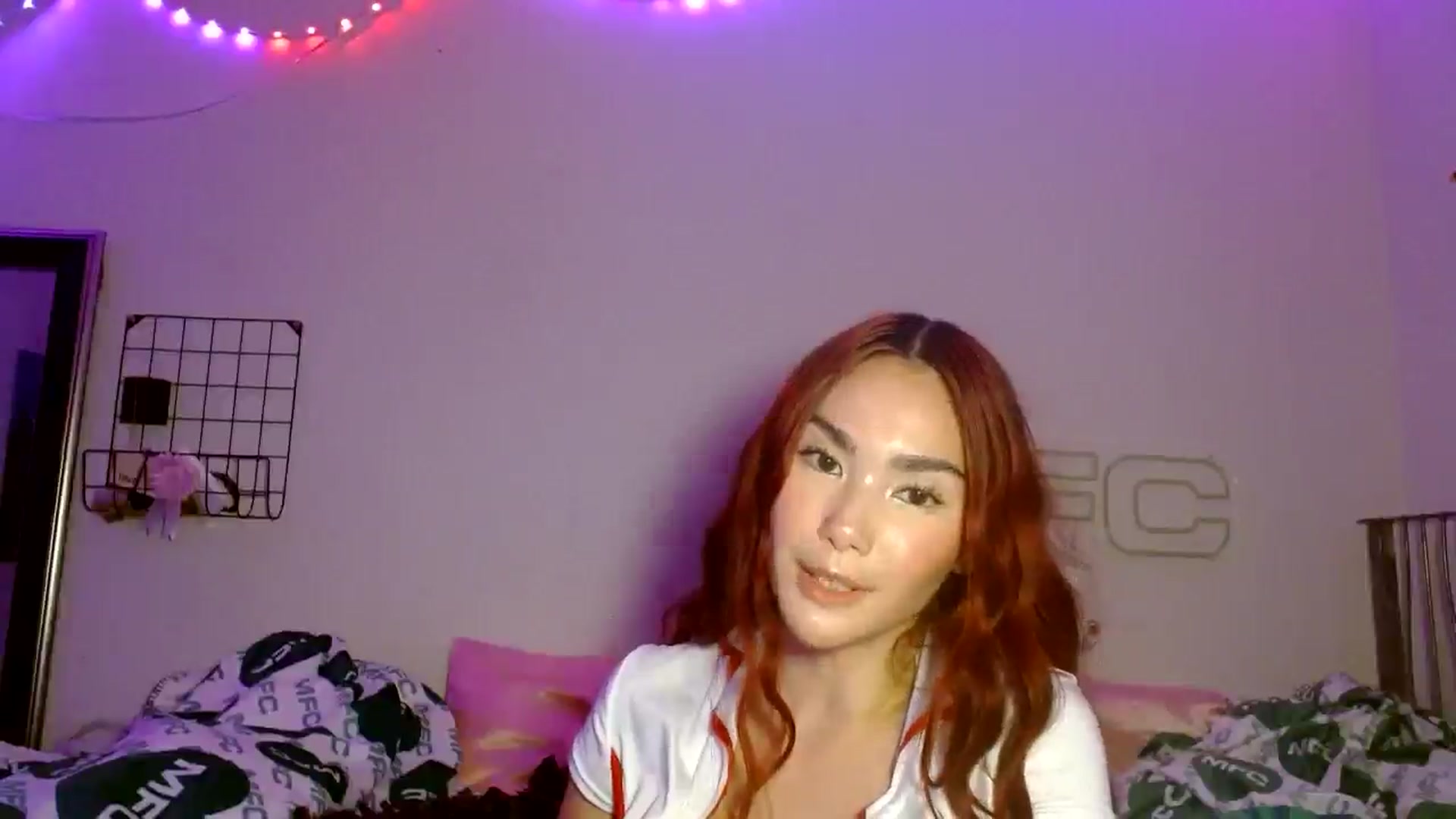 Gallery image thumbnail from scarmoonxxx's myfreecams stream on, 06/25/2025, 08:20 image 4 of 20