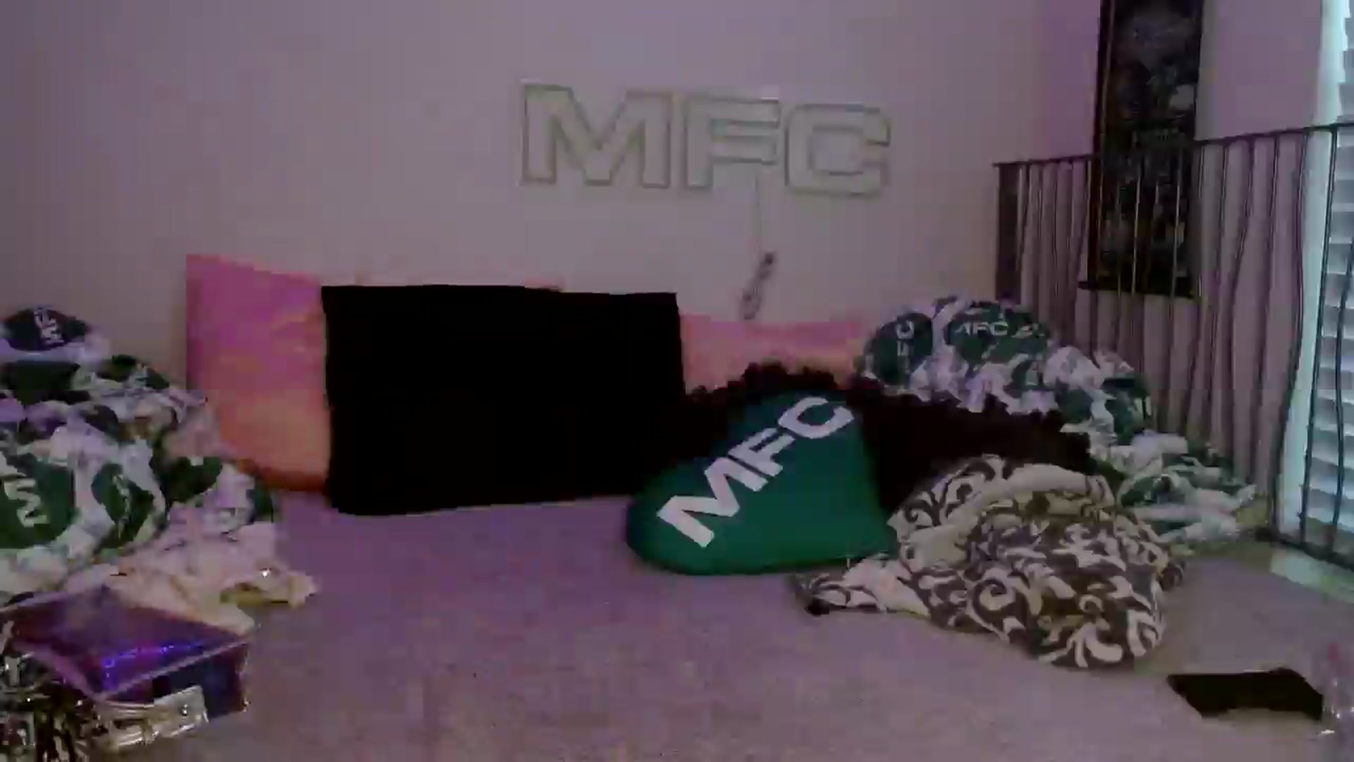 Gallery image thumbnail from scarmoonxxx's myfreecams stream on, 06/27/2025, 23:33 image 15 of 20