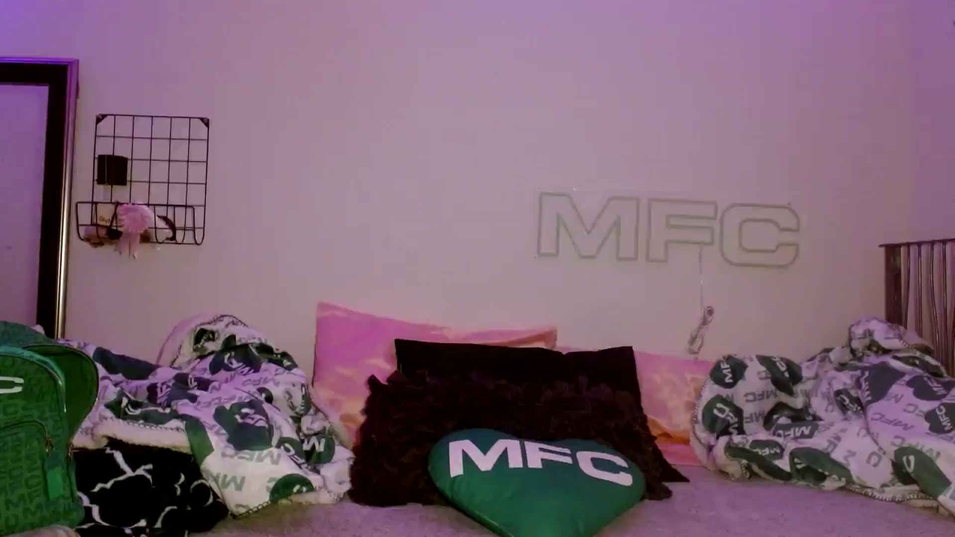 Gallery image thumbnail from scarmoonxxx's myfreecams stream on, 06/28/2025, 05:52 image 8 of 20