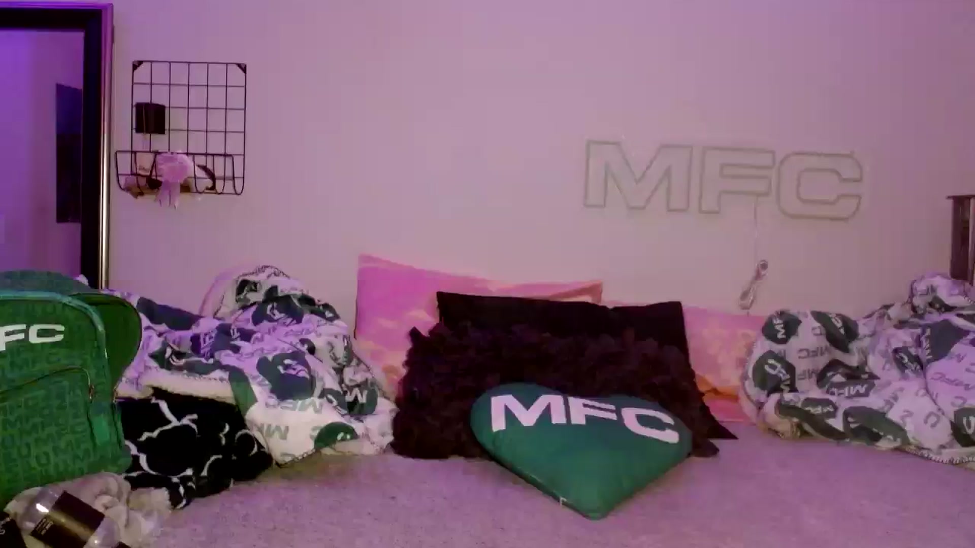 Gallery image thumbnail from scarmoonxxx's myfreecams stream on, 06/28/2025, 05:52 image 1 of 20