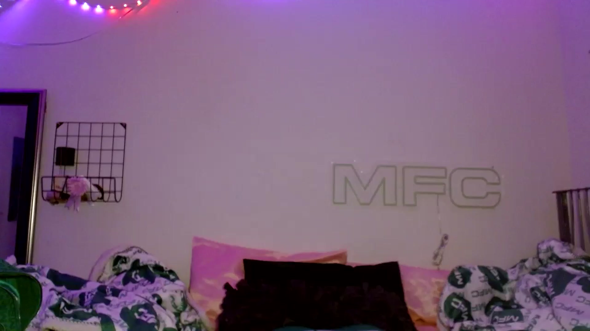 Gallery image thumbnail from scarmoonxxx's myfreecams stream on, 06/28/2025, 07:02 image 1 of 20
