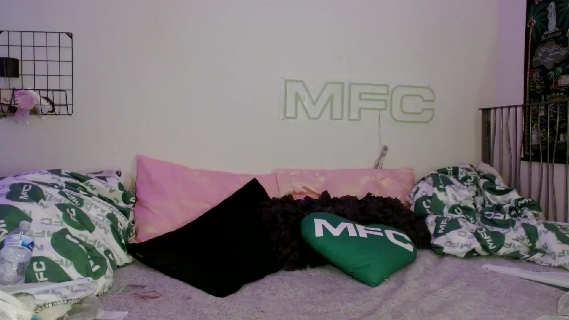 Gallery image thumbnail from scarmoonxxx's myfreecams stream on, 07/30/2025, 09:18 image 2 of 20