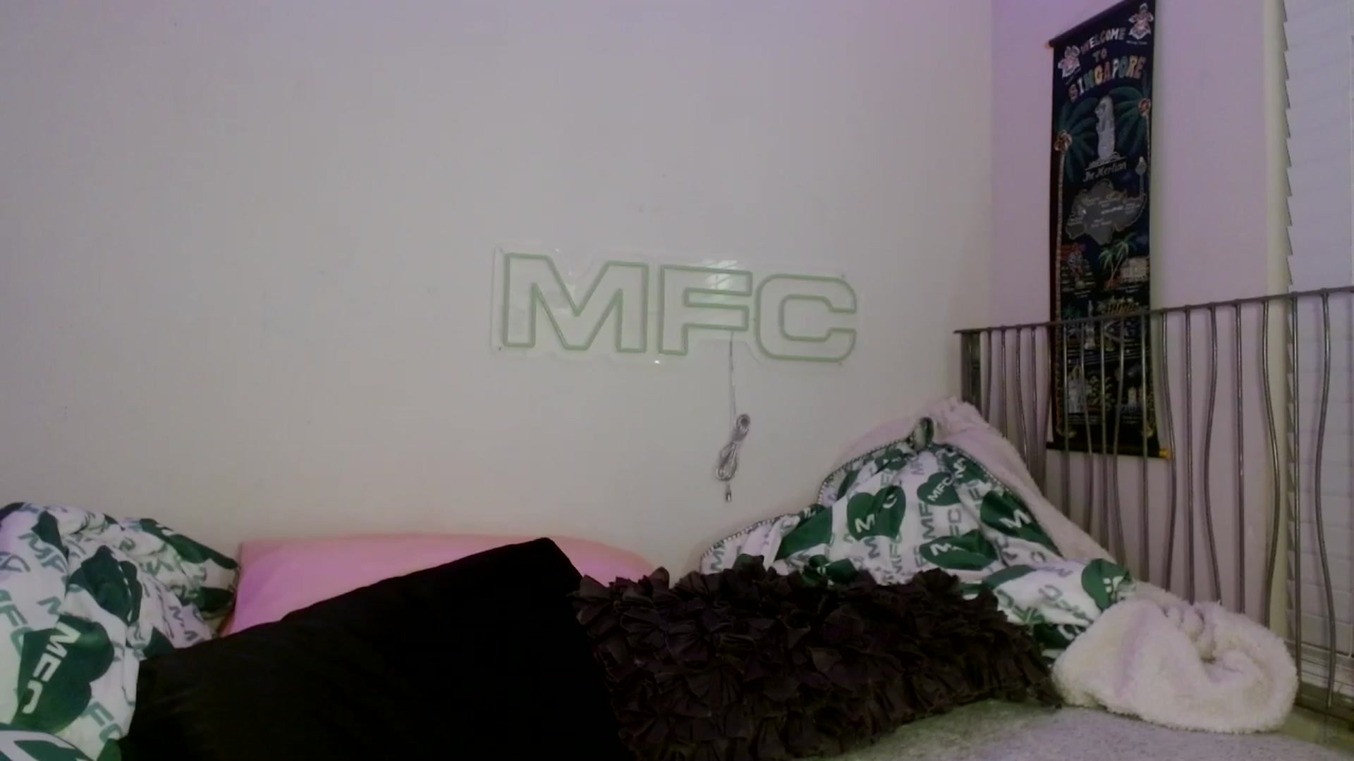 Gallery image thumbnail from scarmoonxxx's myfreecams stream on, 08/05/2025, 07:09 image 7 of 20