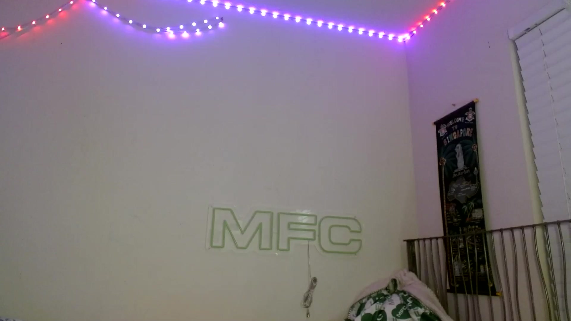 Gallery image thumbnail from scarmoonxxx's myfreecams stream on, 08/05/2025, 07:09 image 1 of 20