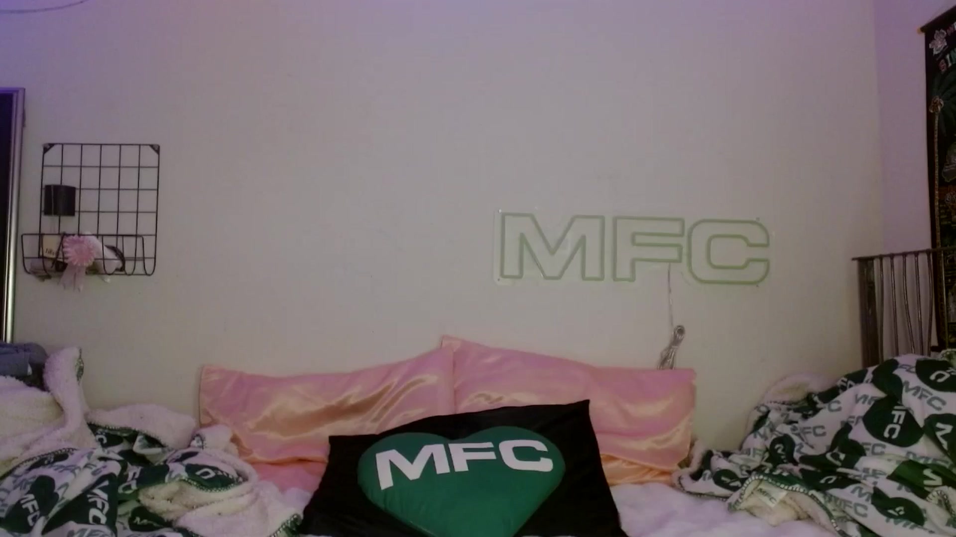 Gallery image thumbnail from scarmoonxxx's myfreecams stream on, 08/10/2025, 06:35 image 7 of 20