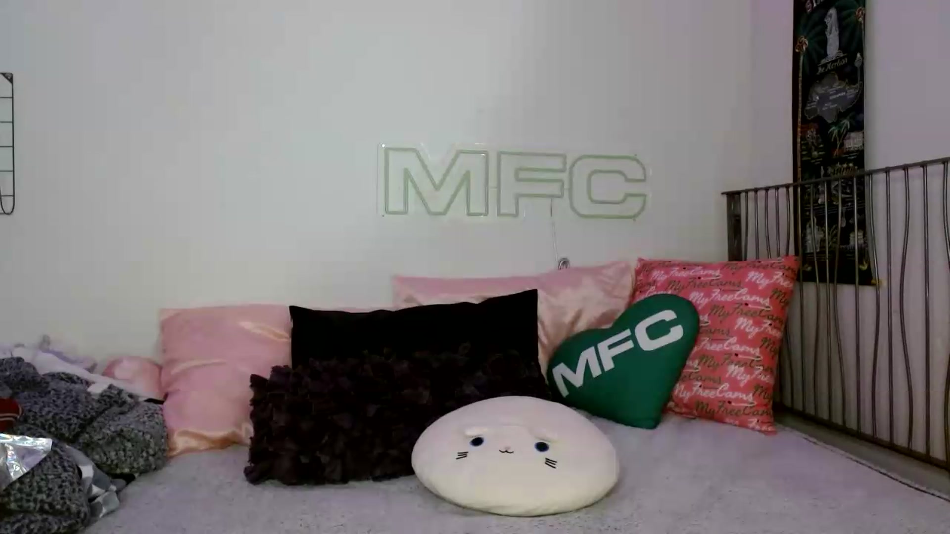 Gallery image thumbnail from scarmoonxxx's myfreecams stream on, 07/07/2026, 09:31 image 13 of 20