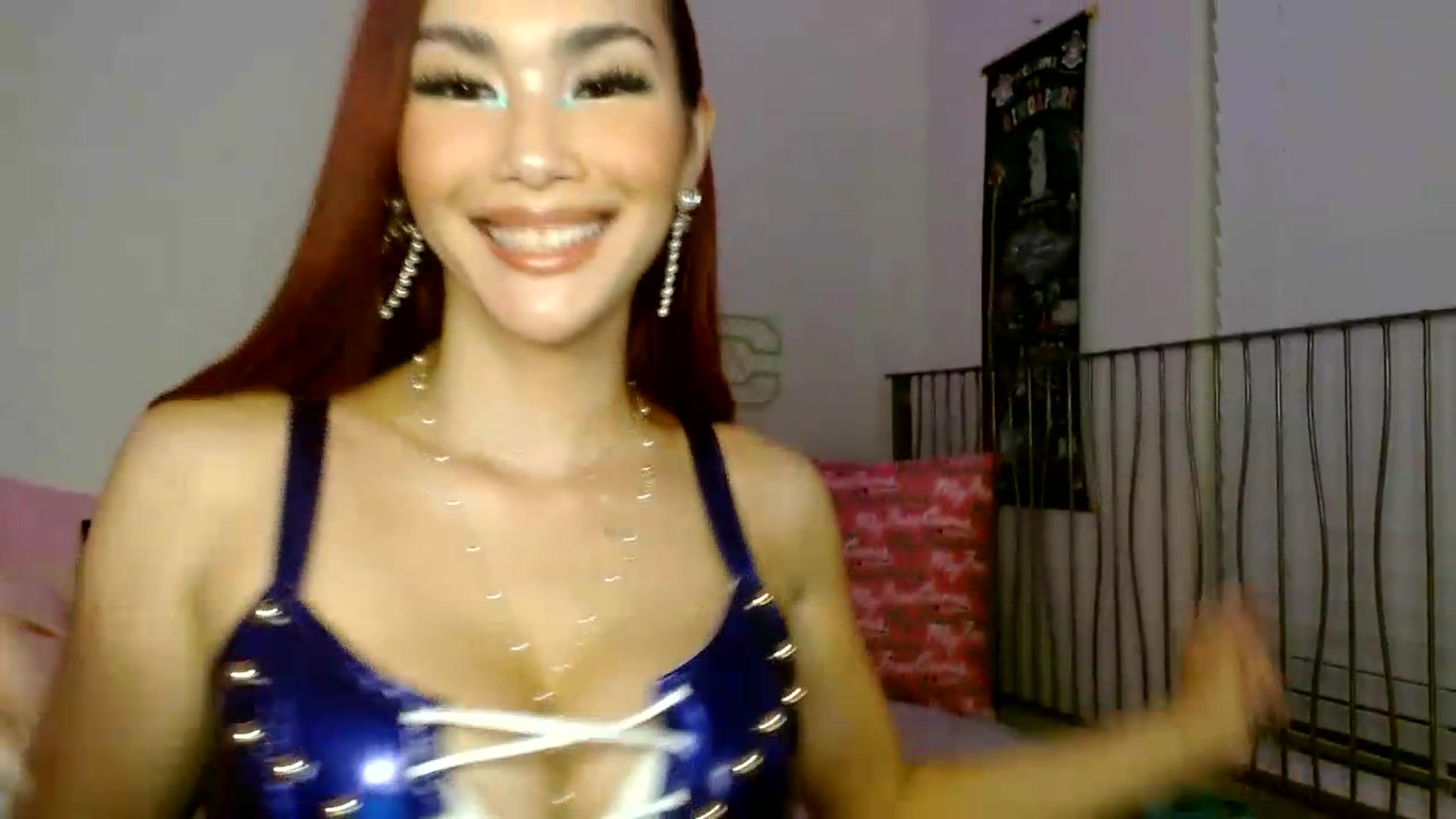 Gallery image thumbnail from scarmoonxxx's myfreecams stream on, 07/09/2026, 09:21 image 17 of 20