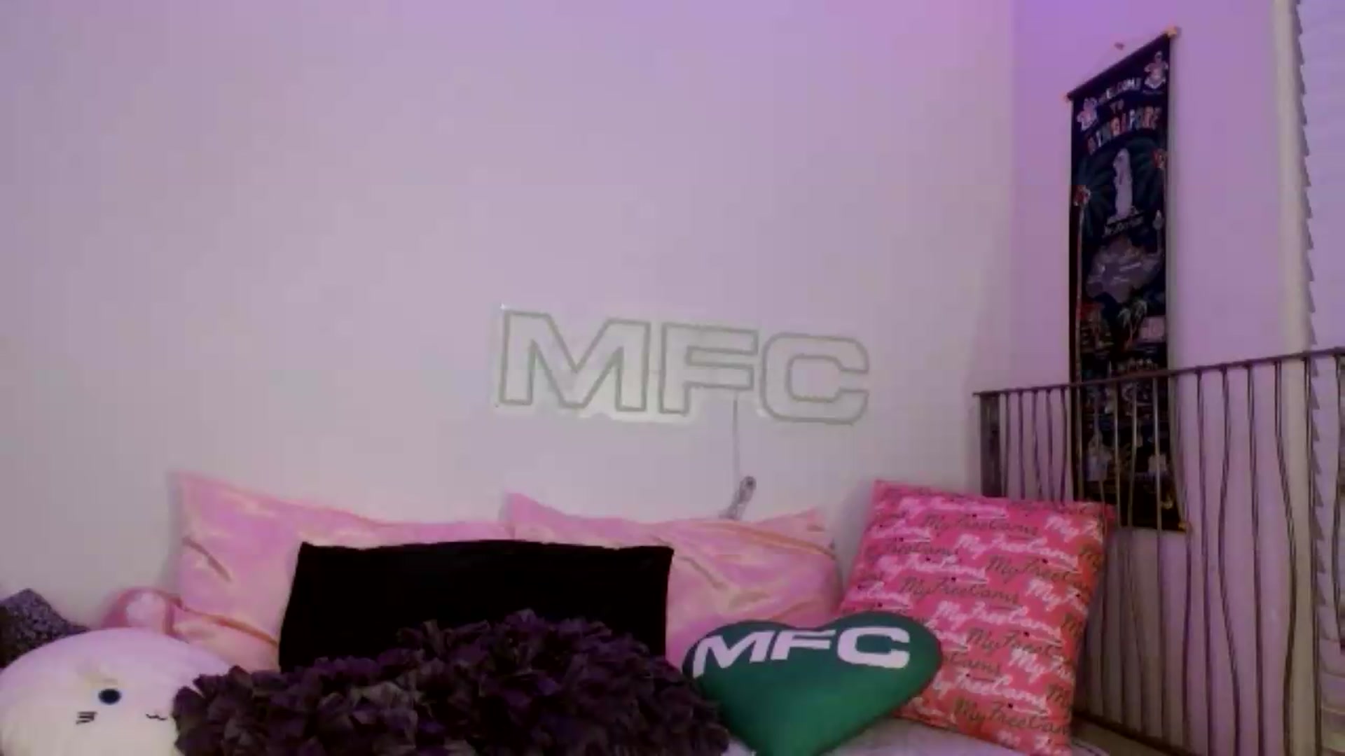 Gallery image thumbnail from scarmoonxxx's myfreecams stream on, 07/15/2026, 09:09 image 17 of 20