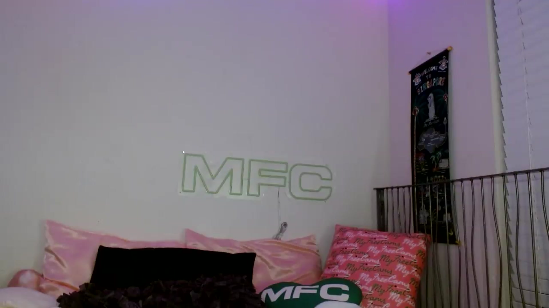 Gallery image thumbnail from scarmoonxxx's myfreecams stream on, 07/15/2026, 10:11 image 15 of 20