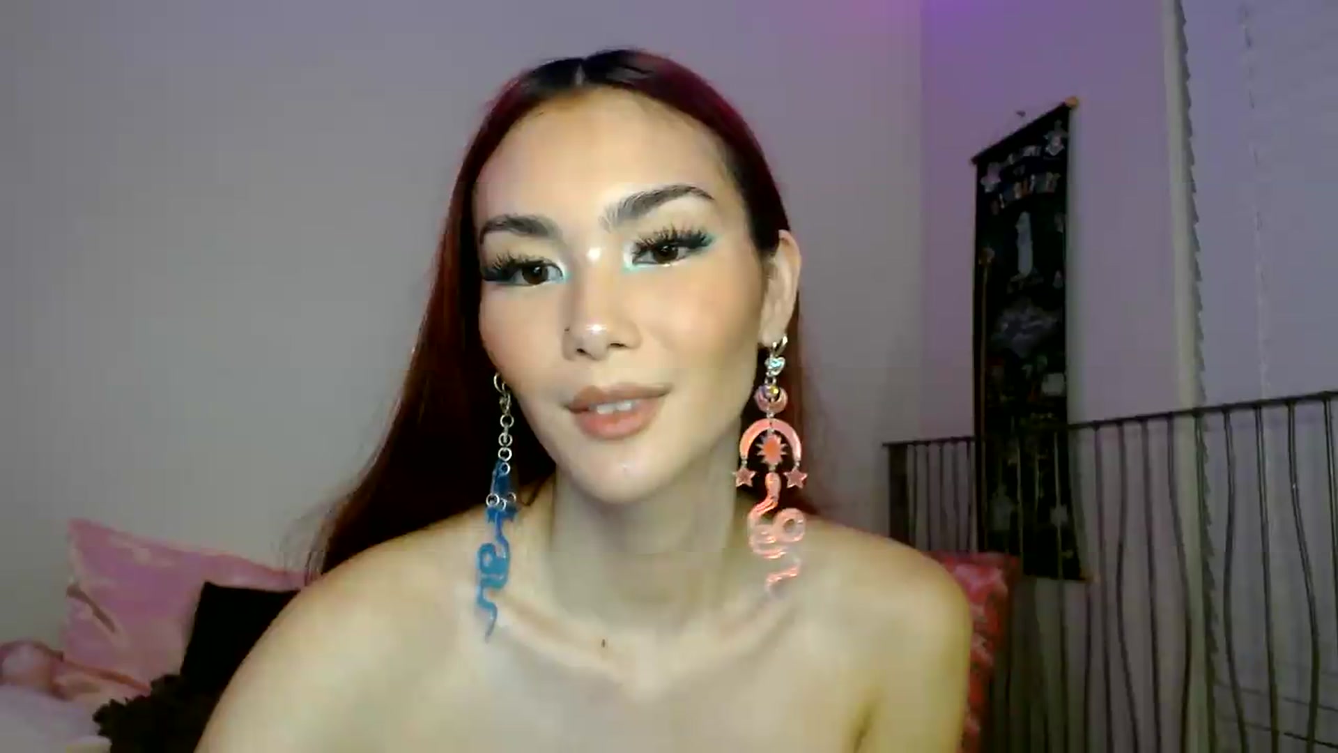 Gallery image thumbnail from scarmoonxxx's myfreecams stream on, 07/15/2026, 10:11 image 8 of 20