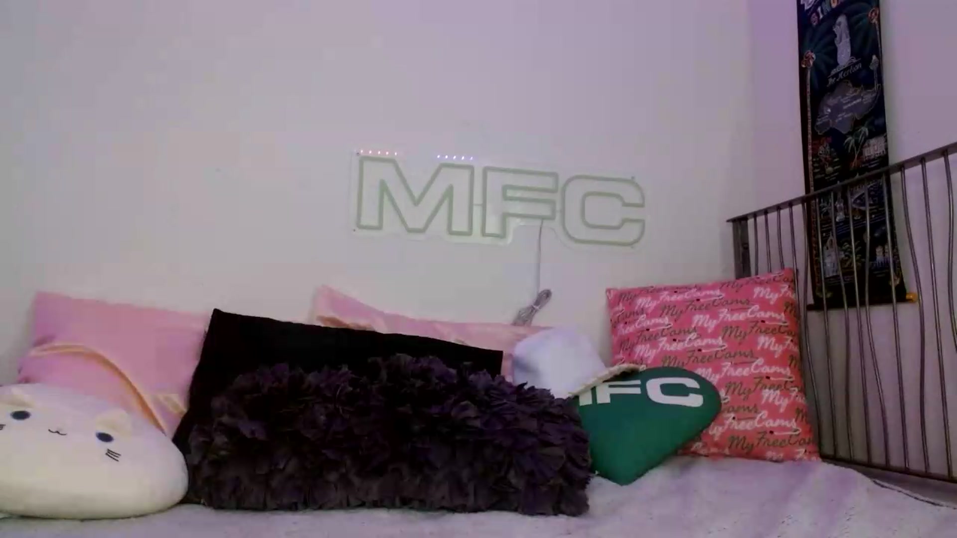 Gallery image thumbnail from scarmoonxxx's myfreecams stream on, 07/16/2026, 07:52 image 3 of 20