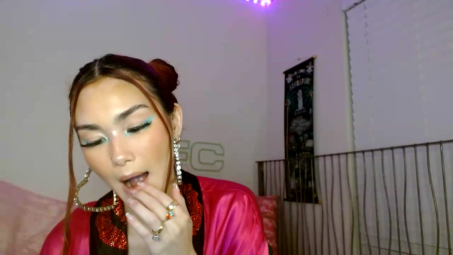 Gallery image thumbnail from scarmoonxxx's myfreecams stream on, 07/17/2026, 08:37 image 20 of 20