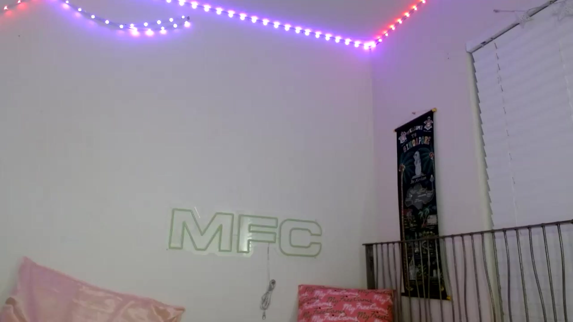 Gallery image thumbnail from scarmoonxxx's myfreecams stream on, 07/17/2026, 08:37 image 1 of 20
