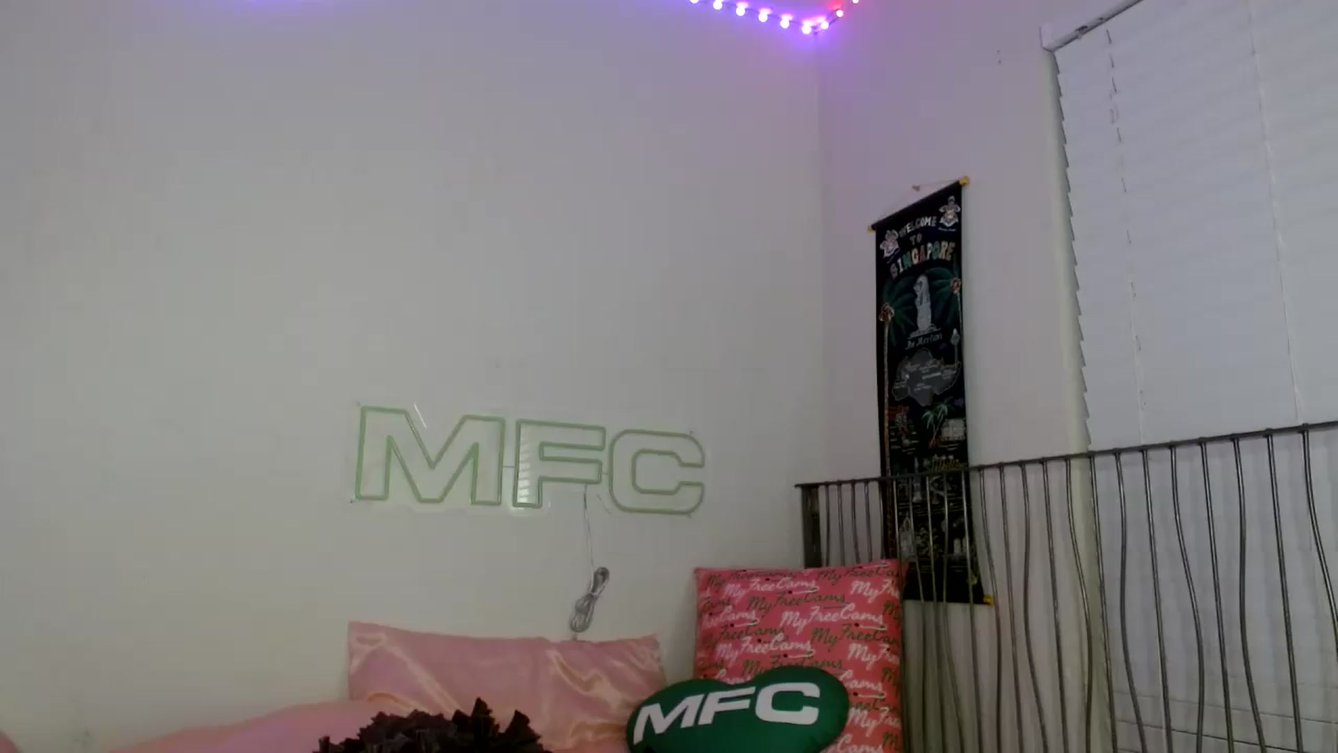 Gallery image thumbnail from scarmoonxxx's myfreecams stream on, 07/18/2026, 09:27 image 10 of 20