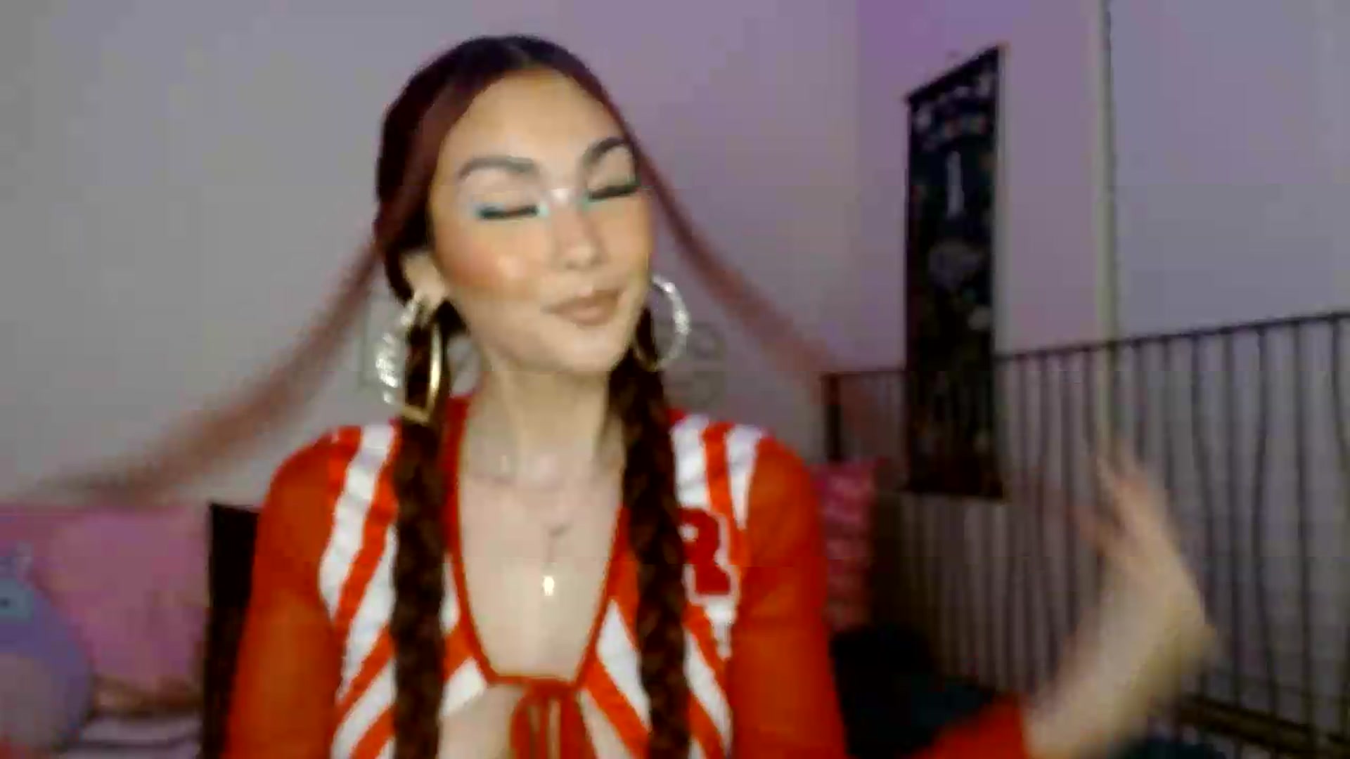 Gallery image thumbnail from scarmoonxxx's myfreecams stream on, 07/19/2026, 08:37 image 18 of 20