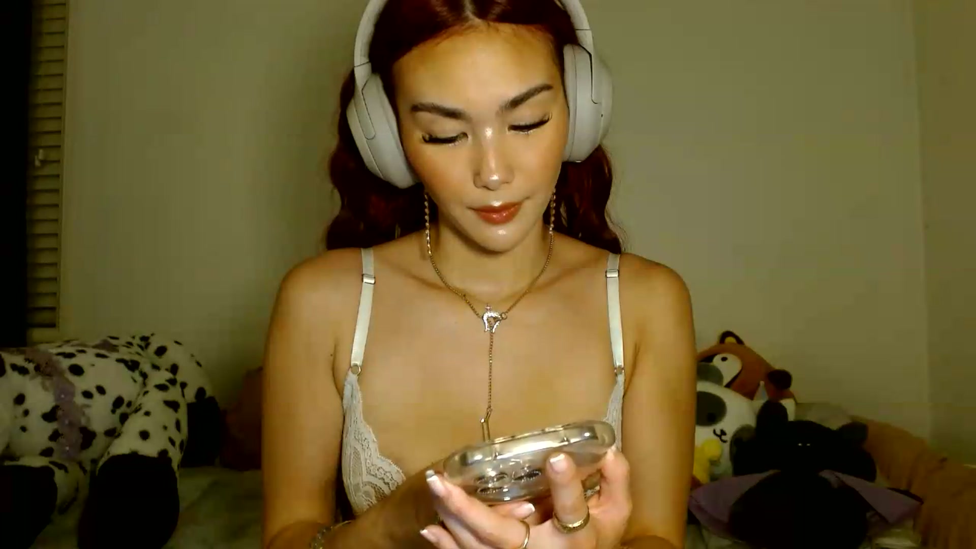 Gallery image thumbnail from scarmoonxxx's myfreecams stream on, 08/06/2026, 07:33 image 10 of 20