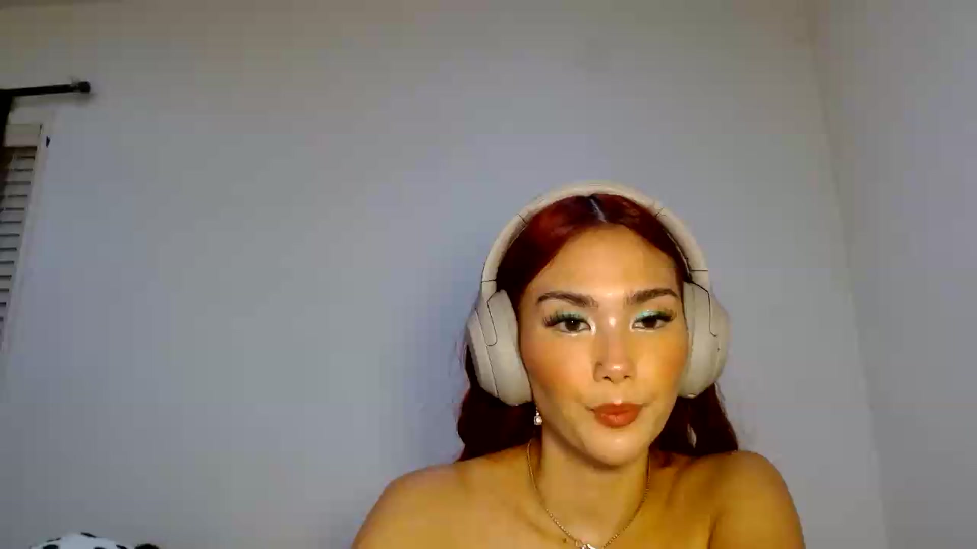 Gallery image thumbnail from scarmoonxxx's myfreecams stream on, 08/09/2026, 09:59 image 9 of 20