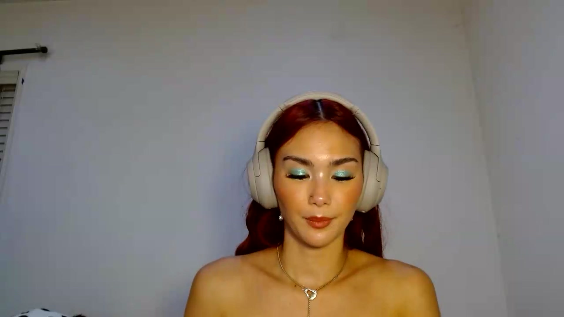 Gallery image thumbnail from scarmoonxxx's myfreecams stream on, 08/09/2026, 09:59 image 15 of 20