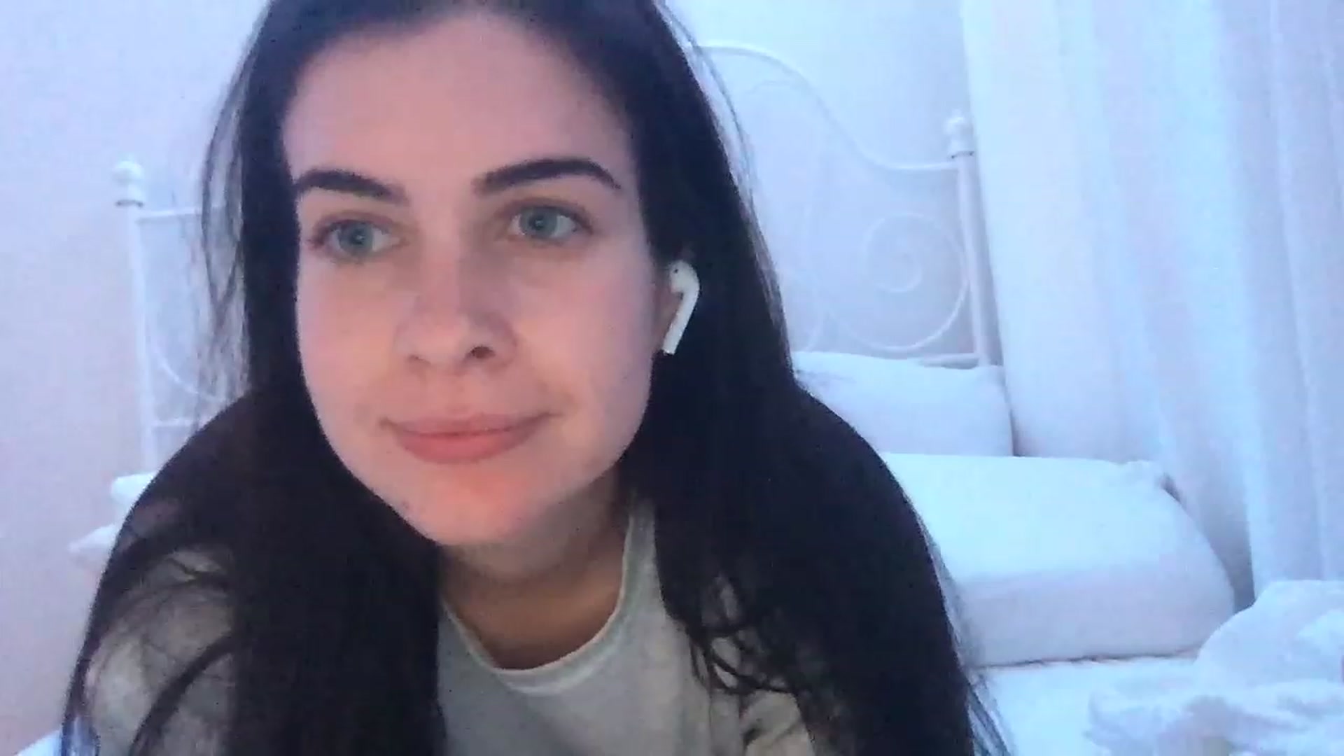 Gallery image thumbnail from secretqueen's myfreecams stream on, 11/18/2022, 12:45 image 7 of 20