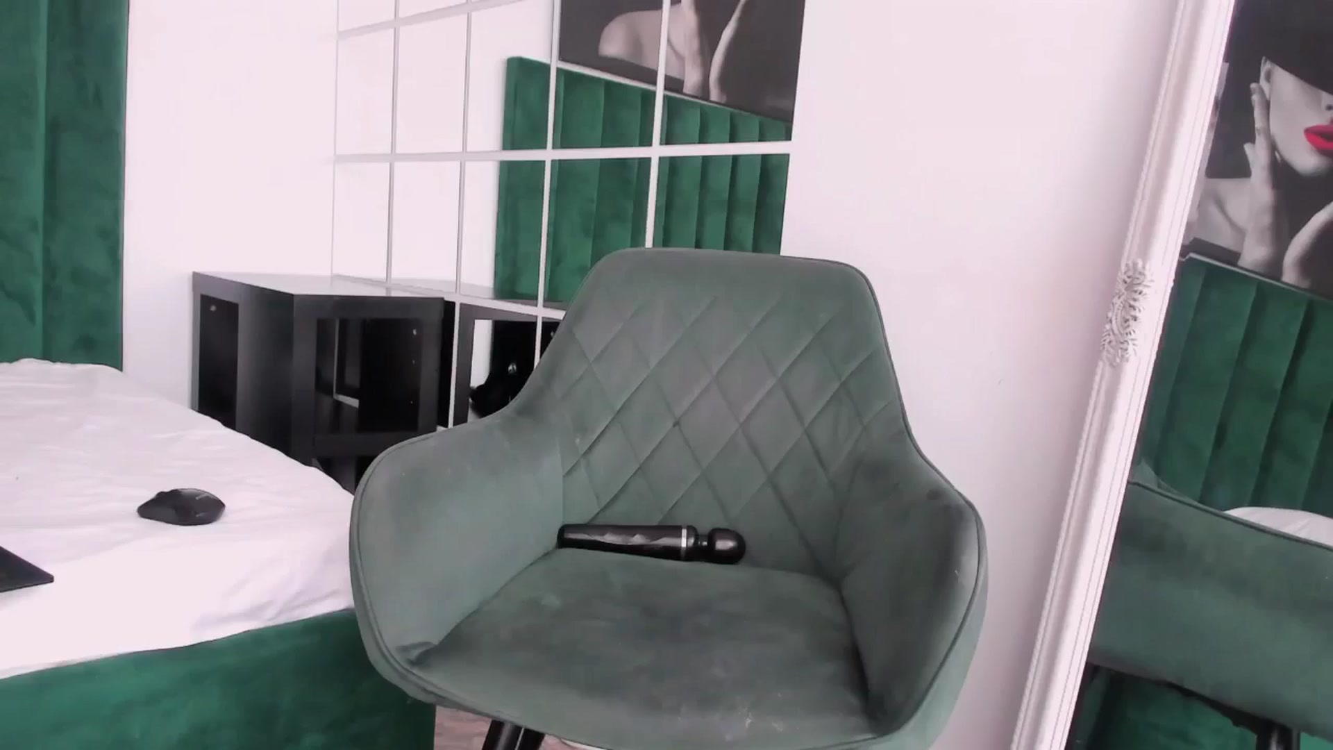 Gallery image thumbnail from seliselin's myfreecams stream on, 09/14/2024, 21:10 image 16 of 20