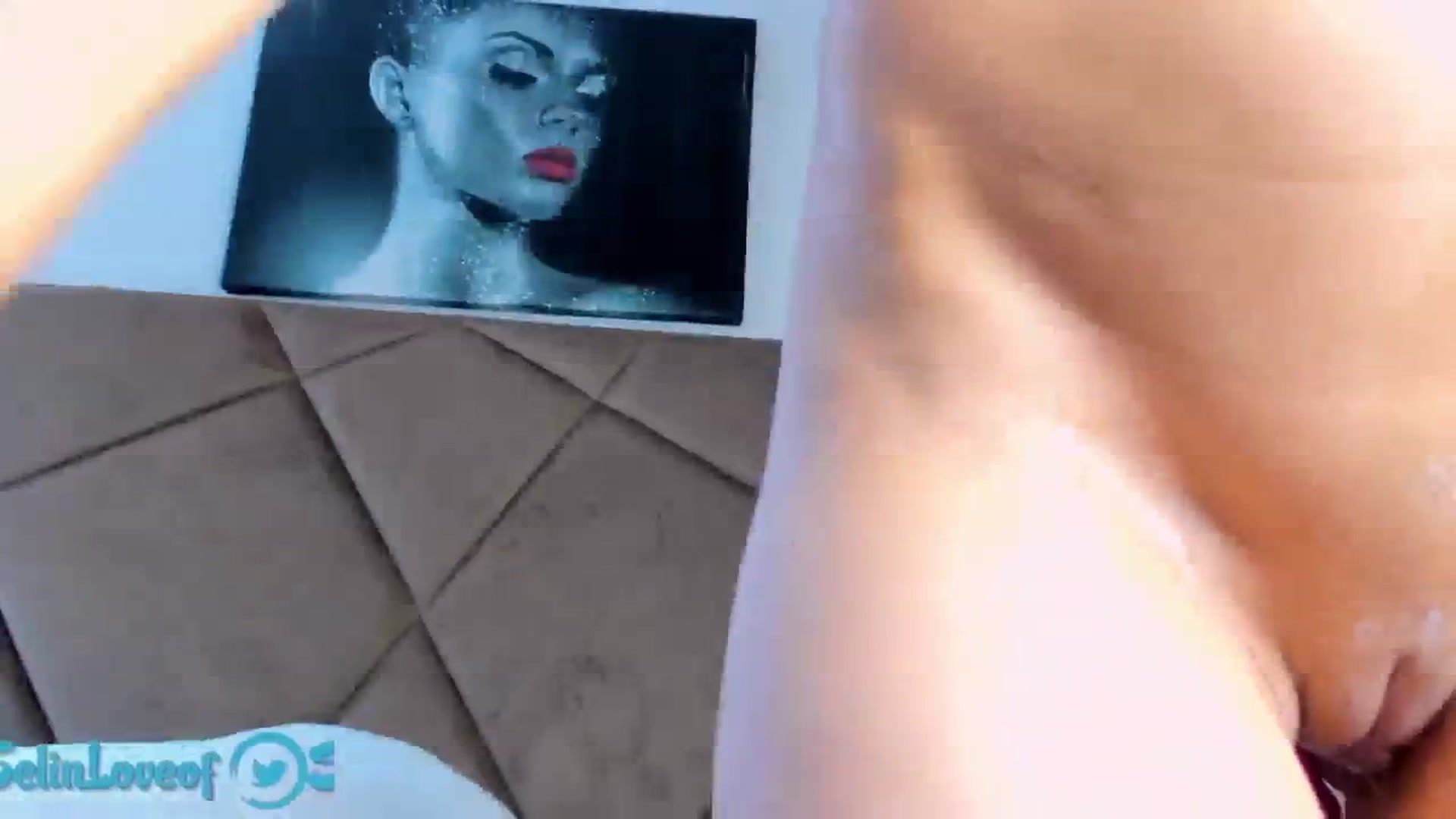 Gallery image thumbnail from seliselin's myfreecams stream on, 10/20/2024, 22:35 image 16 of 20