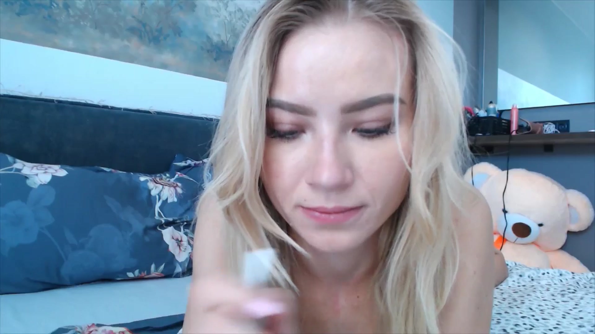 Gallery image thumbnail from semisweet's myfreecams stream on, 05/15/2025, 05:25 image 9 of 20