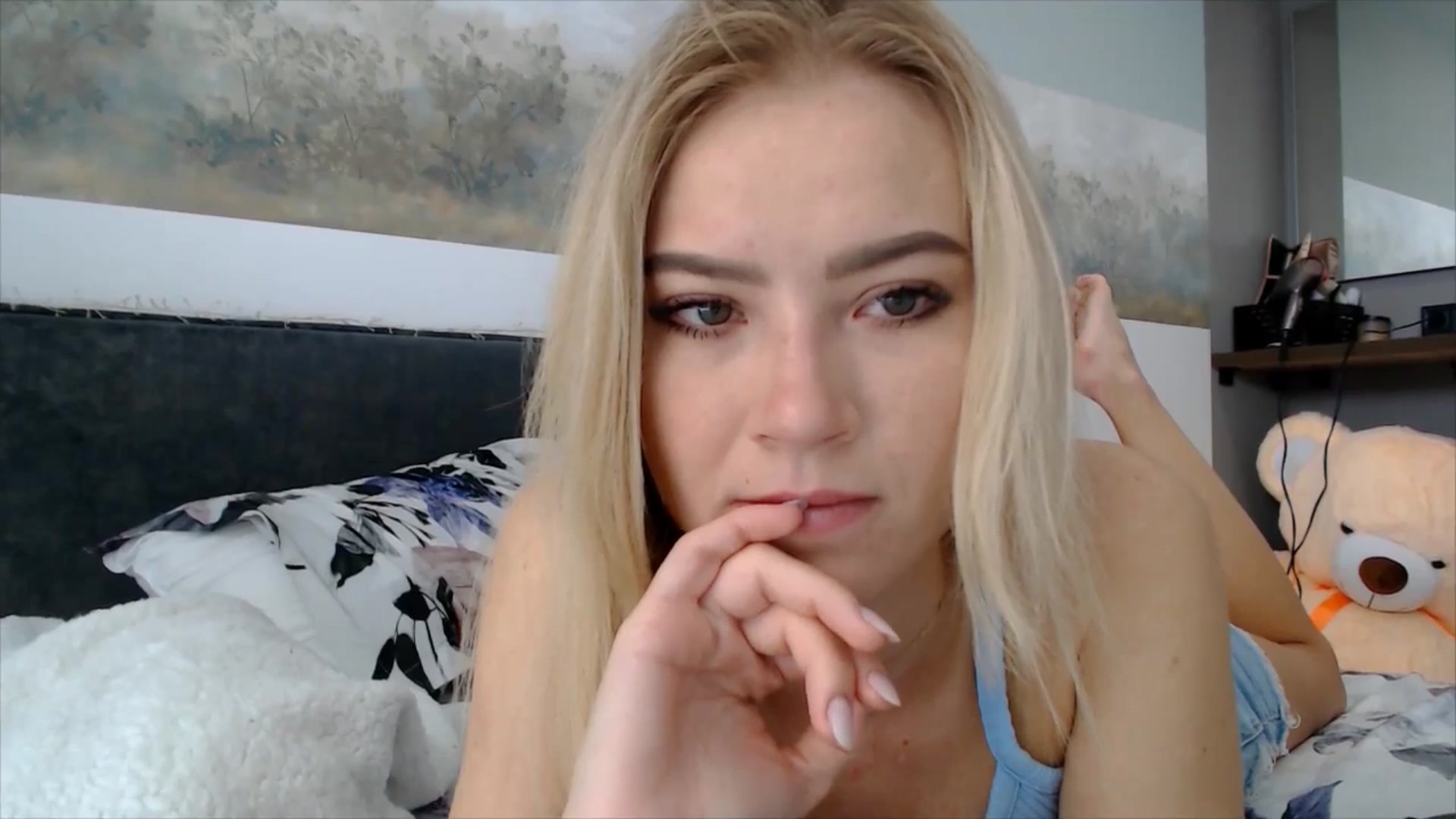 Gallery image thumbnail from semisweet's myfreecams stream on, 05/27/2025, 04:57 image 12 of 20