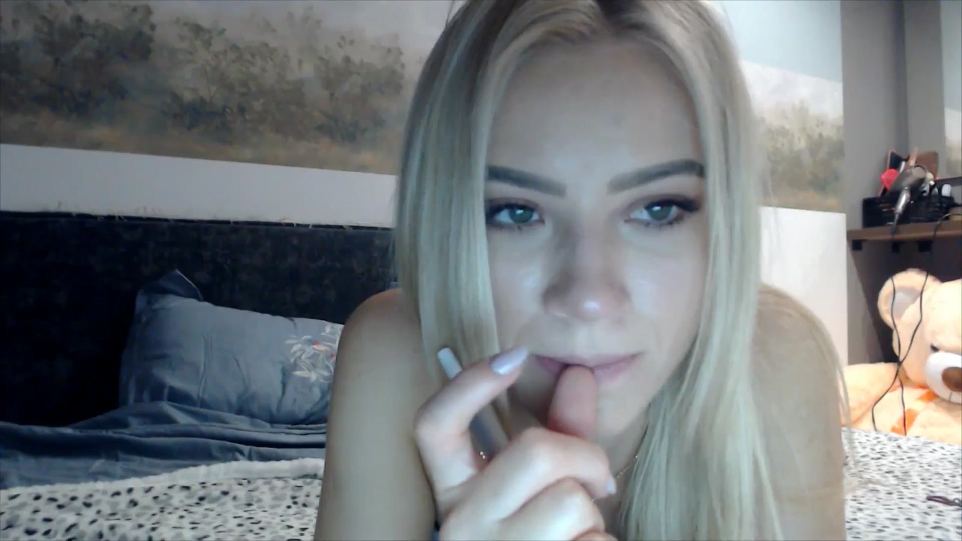 Gallery image thumbnail from semisweet's myfreecams stream on, 05/28/2025, 01:49 image 16 of 20