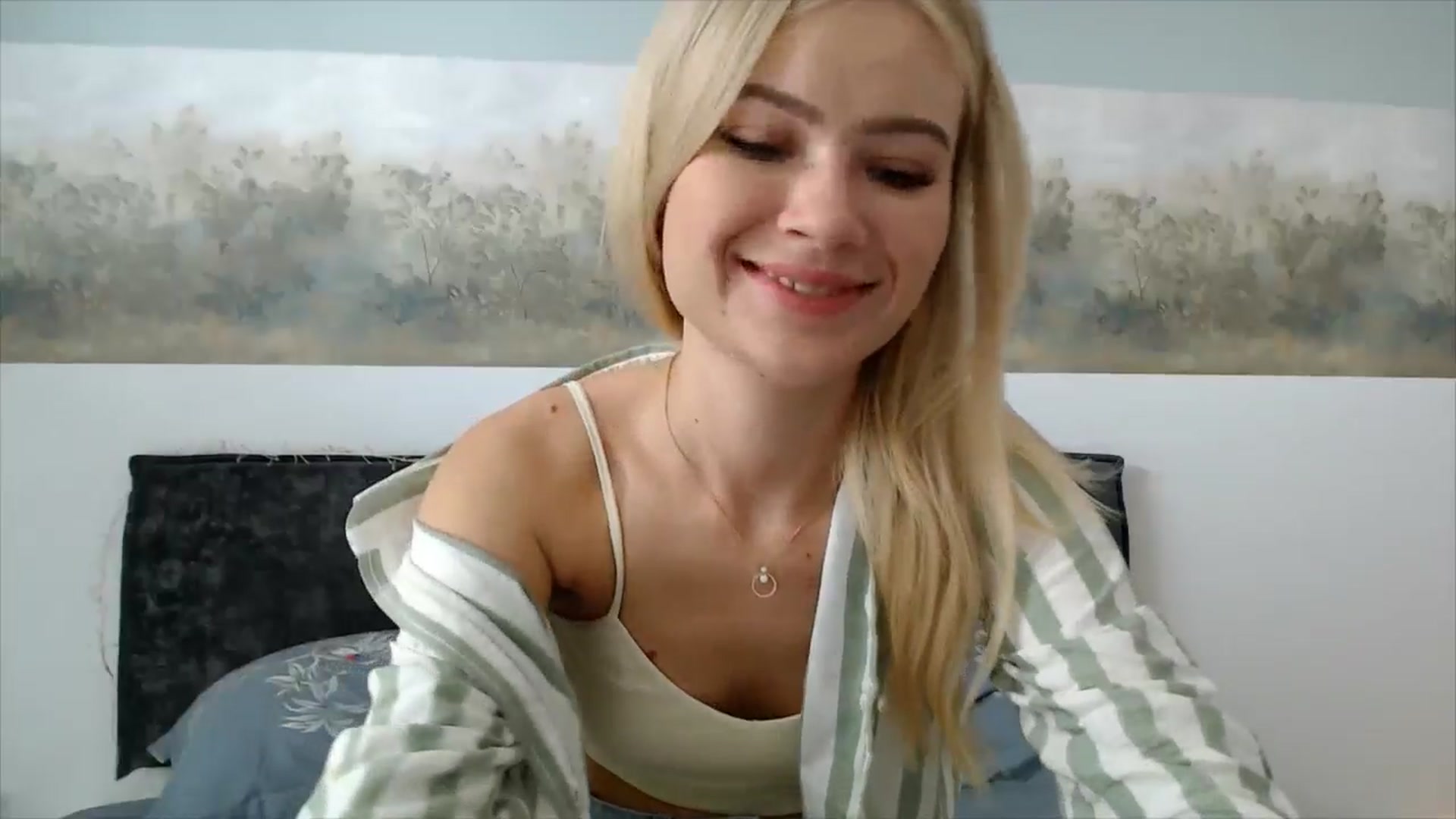 Gallery image thumbnail from semisweet's myfreecams stream on, 06/03/2025, 05:14 image 8 of 20