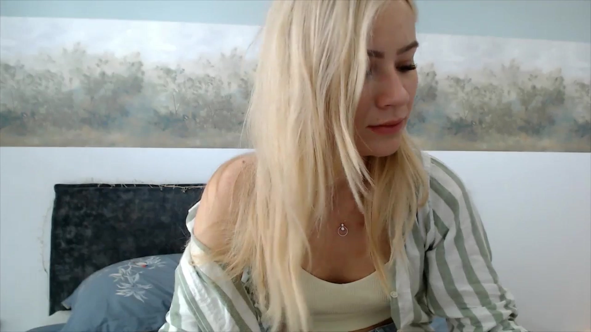 Gallery image thumbnail from semisweet's myfreecams stream on, 06/03/2025, 05:14 image 5 of 20