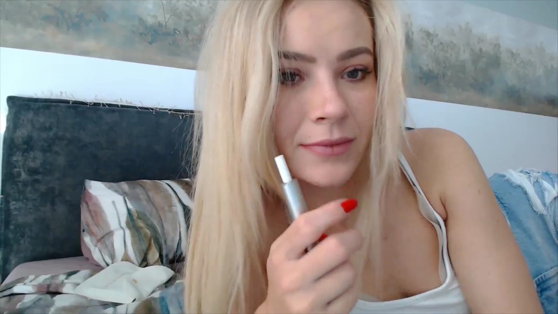 Gallery image thumbnail from semisweet's myfreecams stream on, 06/06/2025, 03:58 image 6 of 20
