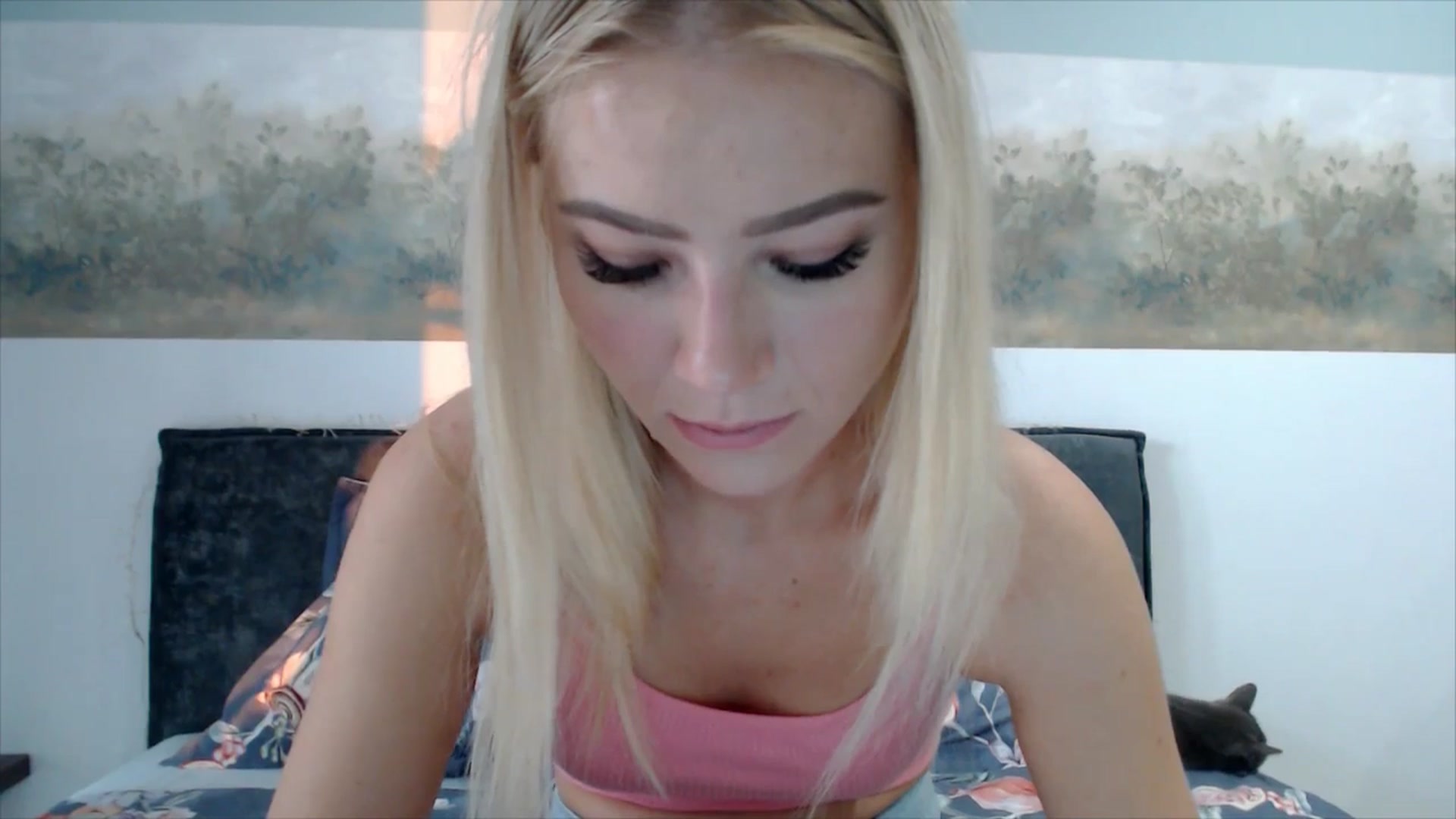 Gallery image thumbnail from semisweet's myfreecams stream on, 06/13/2025, 02:11 image 16 of 20