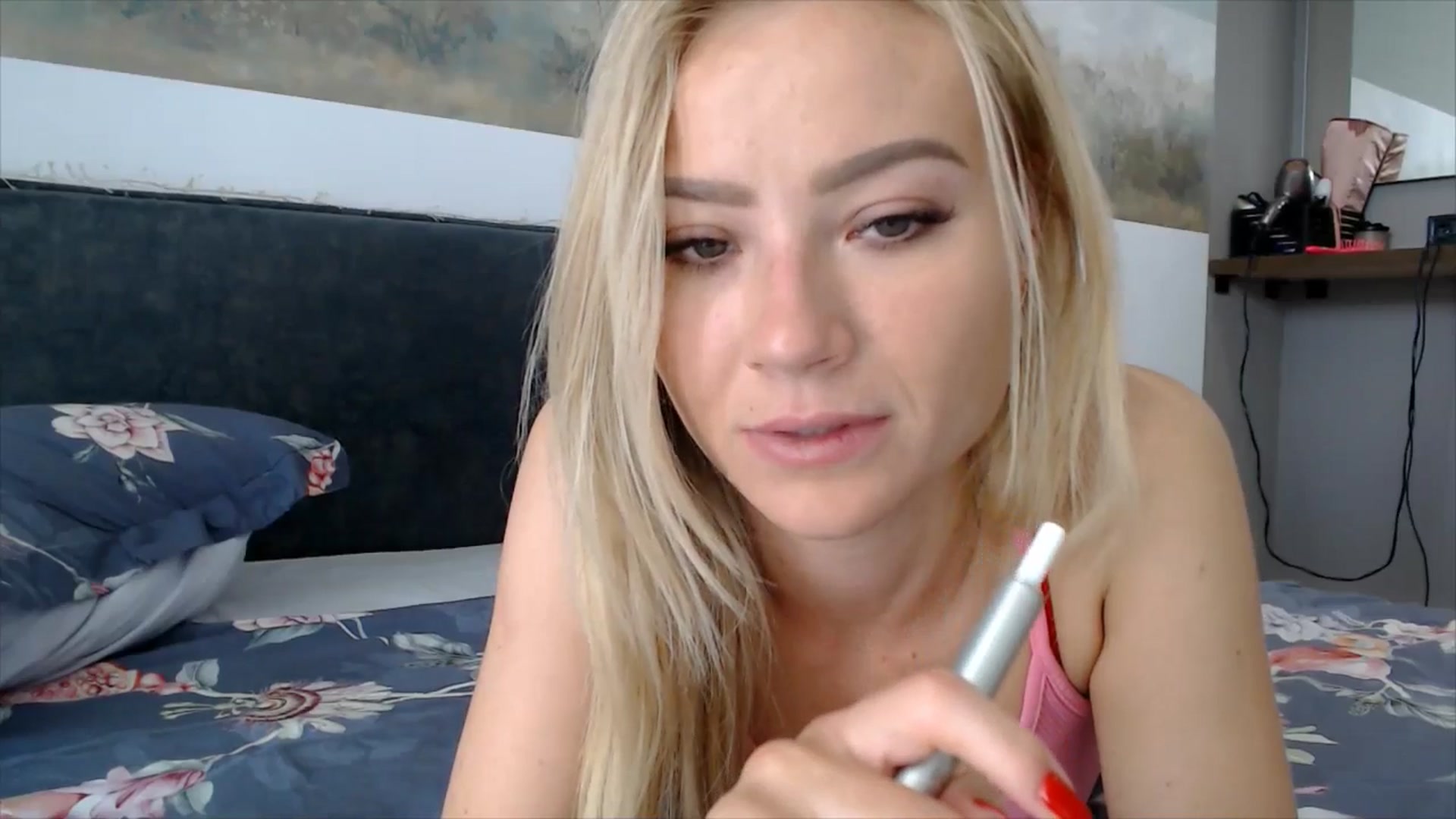 Gallery image thumbnail from semisweet's myfreecams stream on, 06/13/2025, 06:35 image 17 of 20
