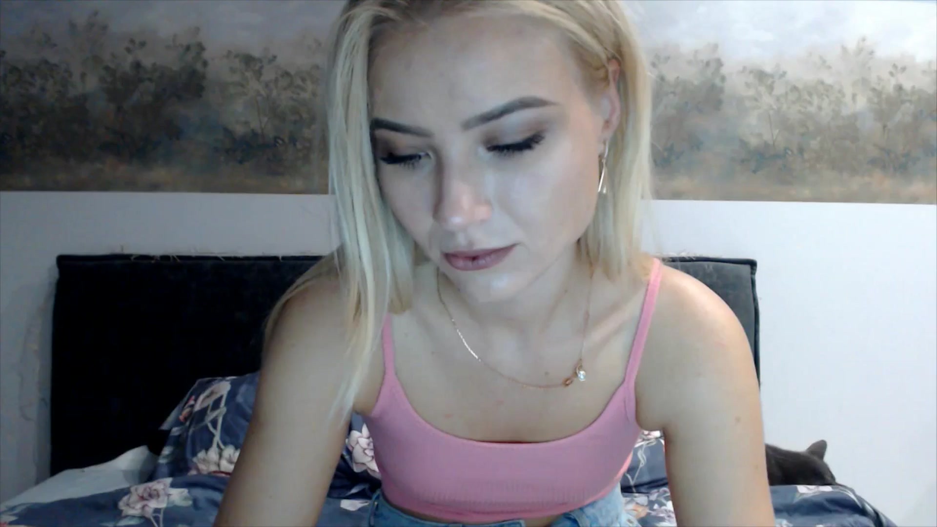 Gallery image thumbnail from semisweet's myfreecams stream on, 06/16/2025, 01:26 image 1 of 20