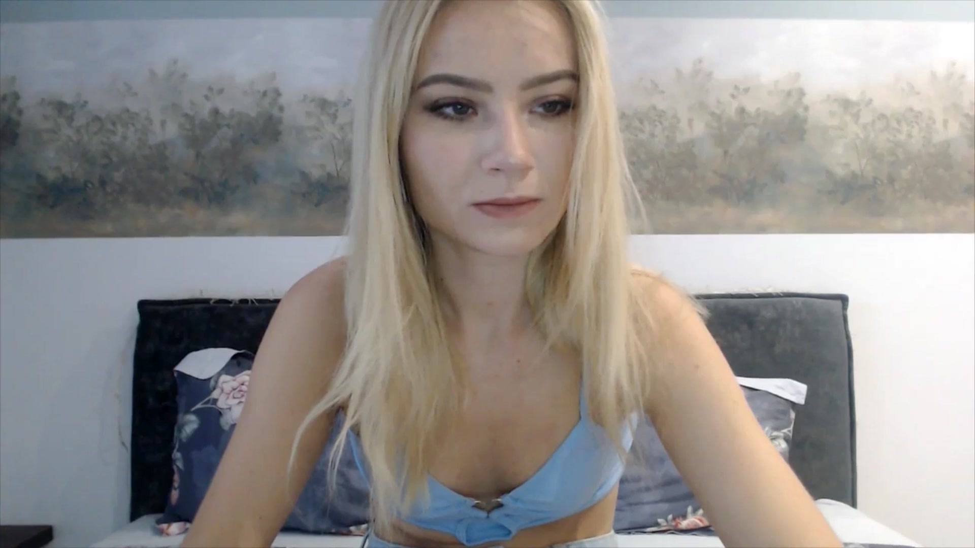 Gallery image thumbnail from semisweet's myfreecams stream on, 06/19/2025, 02:33 image 5 of 20