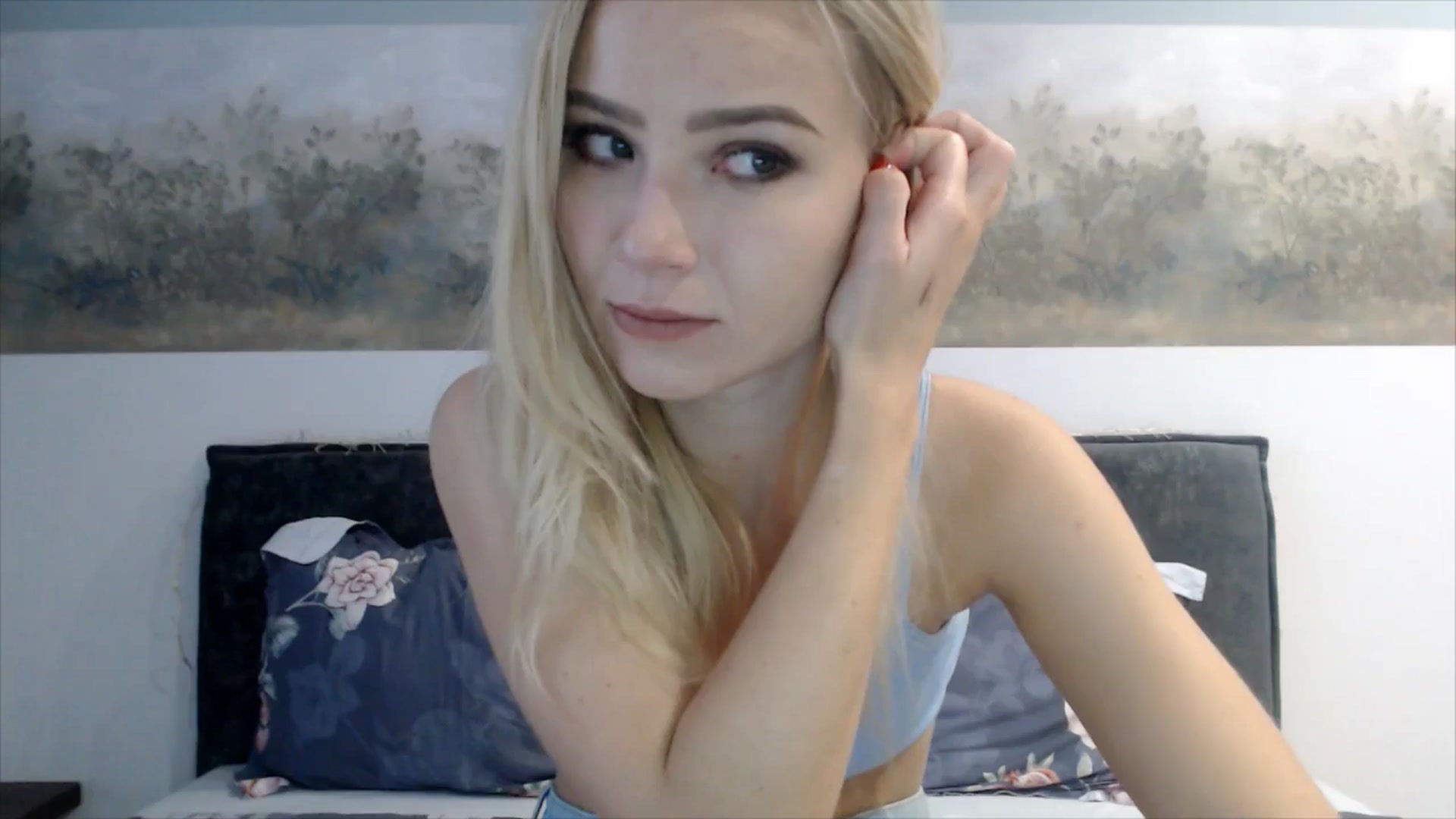 Gallery image thumbnail from semisweet's myfreecams stream on, 06/19/2025, 02:33 image 1 of 20