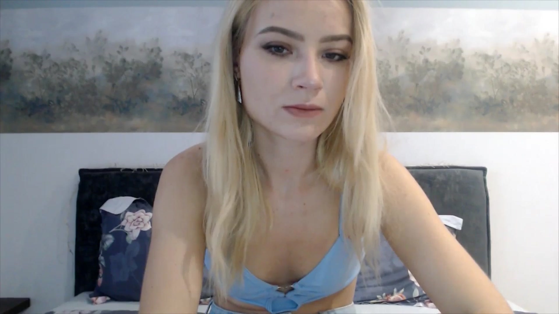 Gallery image thumbnail from semisweet's myfreecams stream on, 06/19/2025, 02:33 image 3 of 20