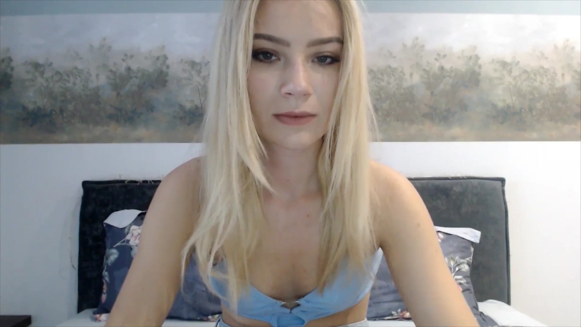Gallery image thumbnail from semisweet's myfreecams stream on, 06/19/2025, 02:33 image 8 of 20