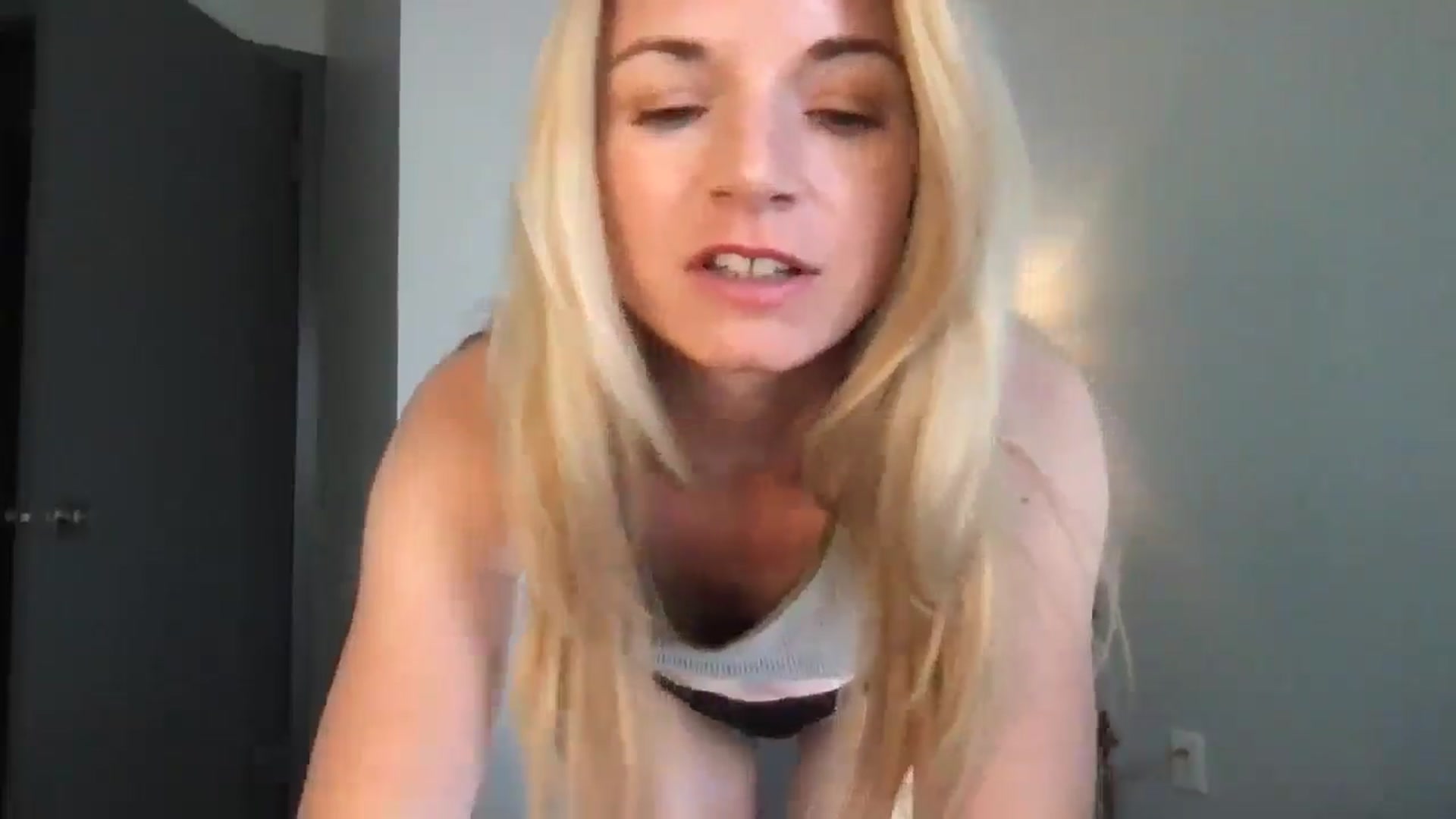 Gallery image thumbnail from serava's myfreecams stream on, 10/31/2025, 20:32 image 6 of 20